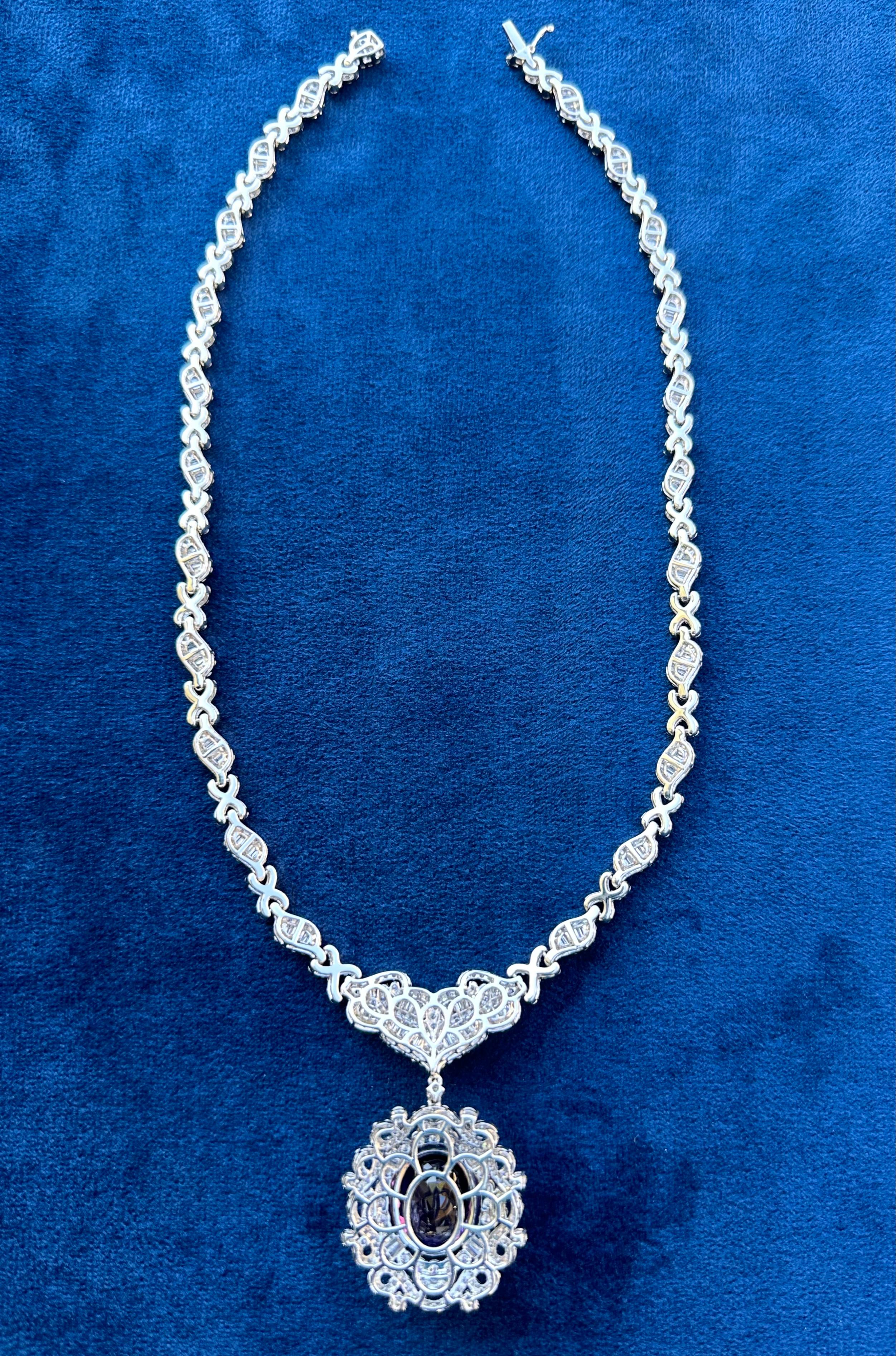 Majestic 52 Karat intensiver lila brasilianischer Amethyst & Diamant 18K Gold Halskette im Angebot 2