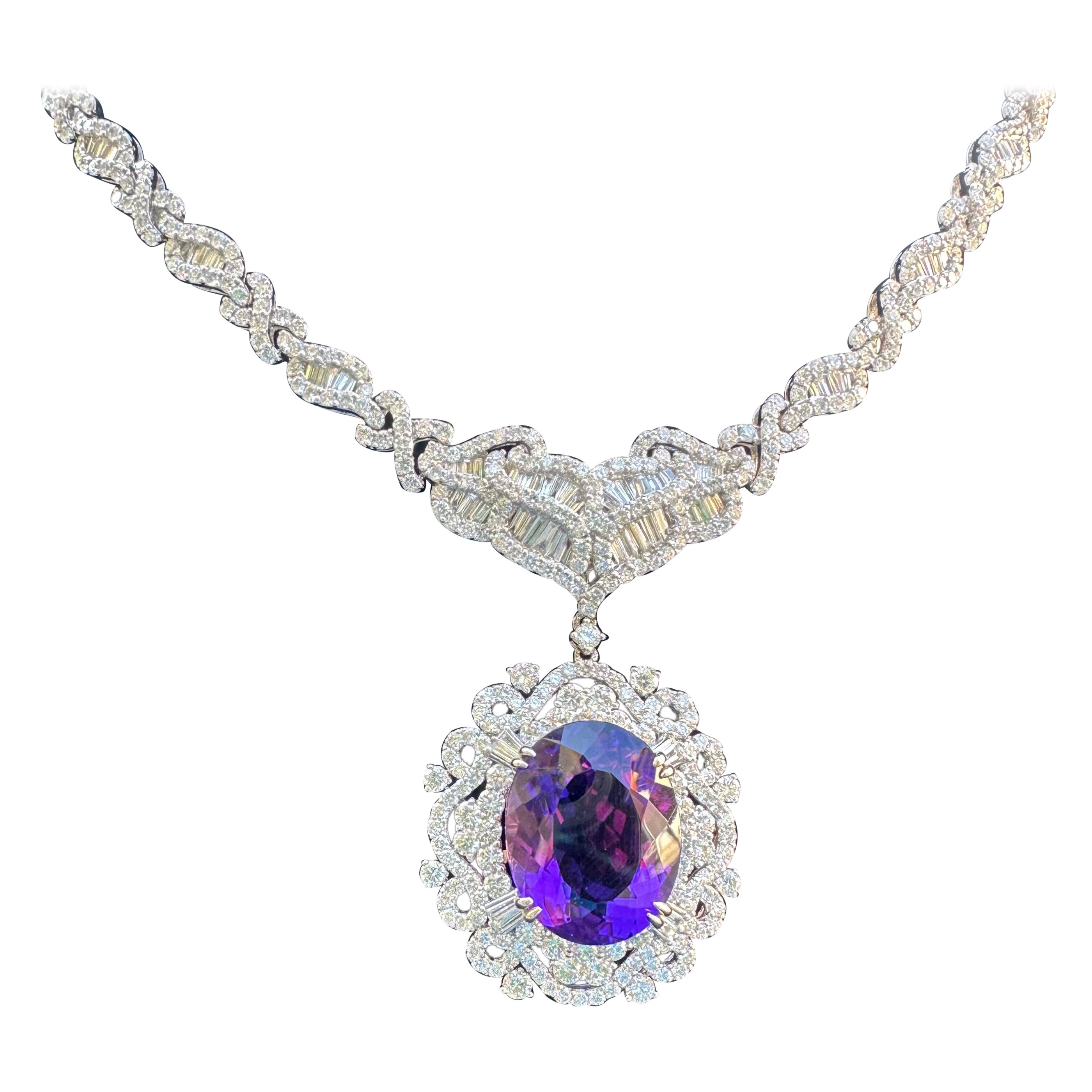 Majestic, collana in oro 18 carati con ametista brasiliana viola intenso e diamanti da 52 carati