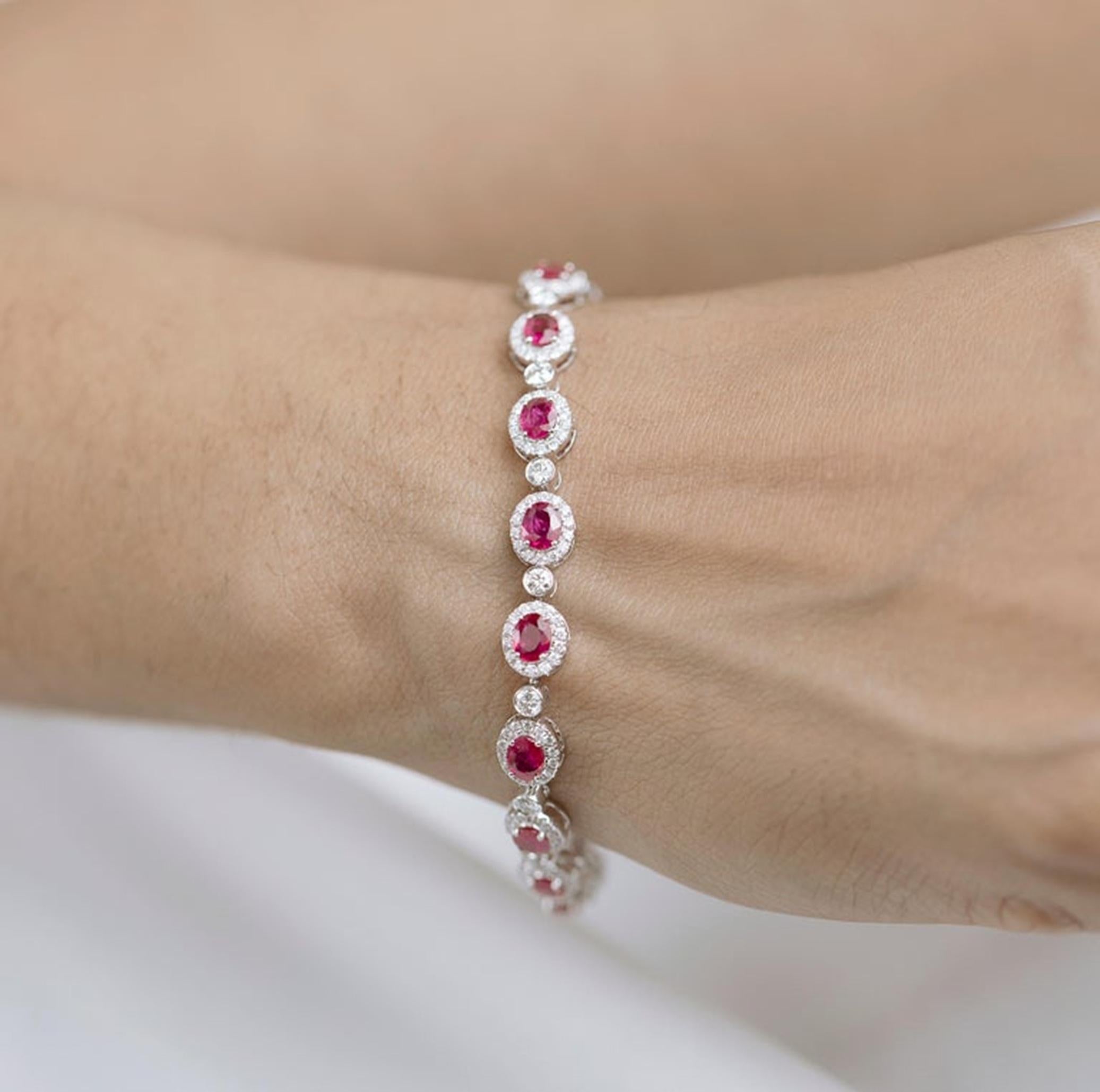 Außergewöhnliches 5 Ctw Ovalschliff natürliches Smaragdarmband mit Diamanten 18k Weißgold im Angebot 2