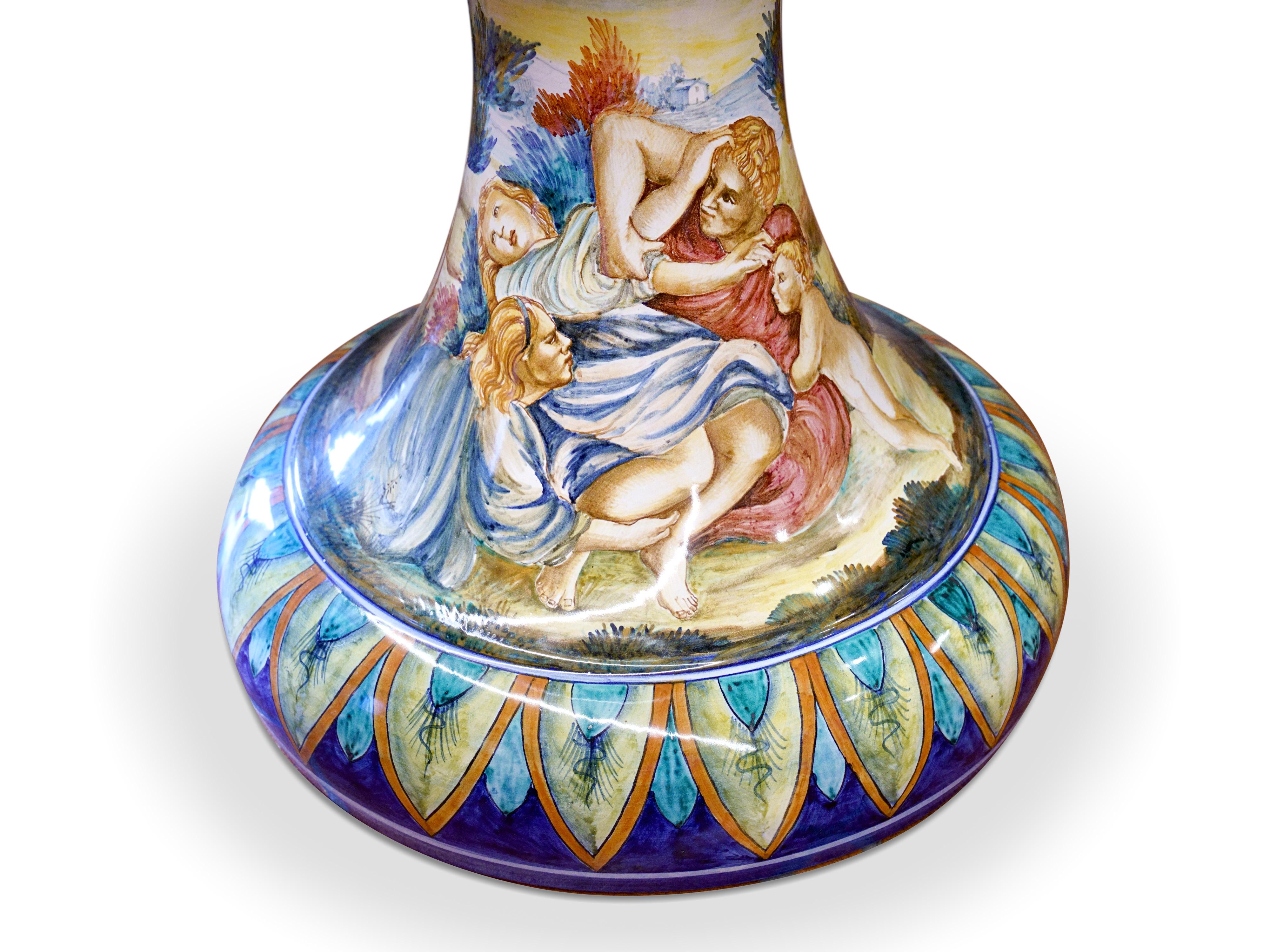 Céramique Majestueux vase amphore peint en majolique inspiré de Léonard de Vinci en vente