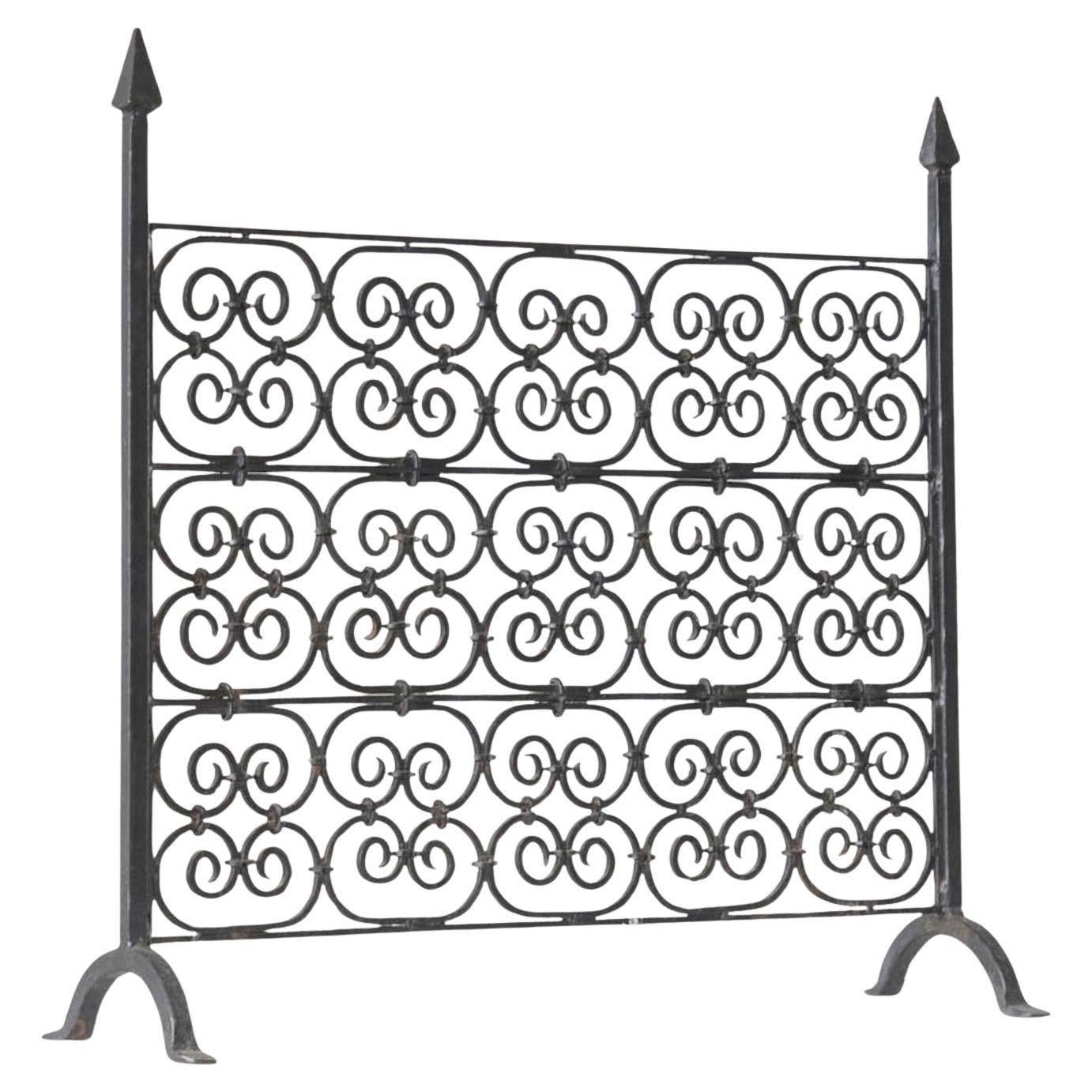 Majestic Antique Fire Screen in Wrought Iron Late 19th Century