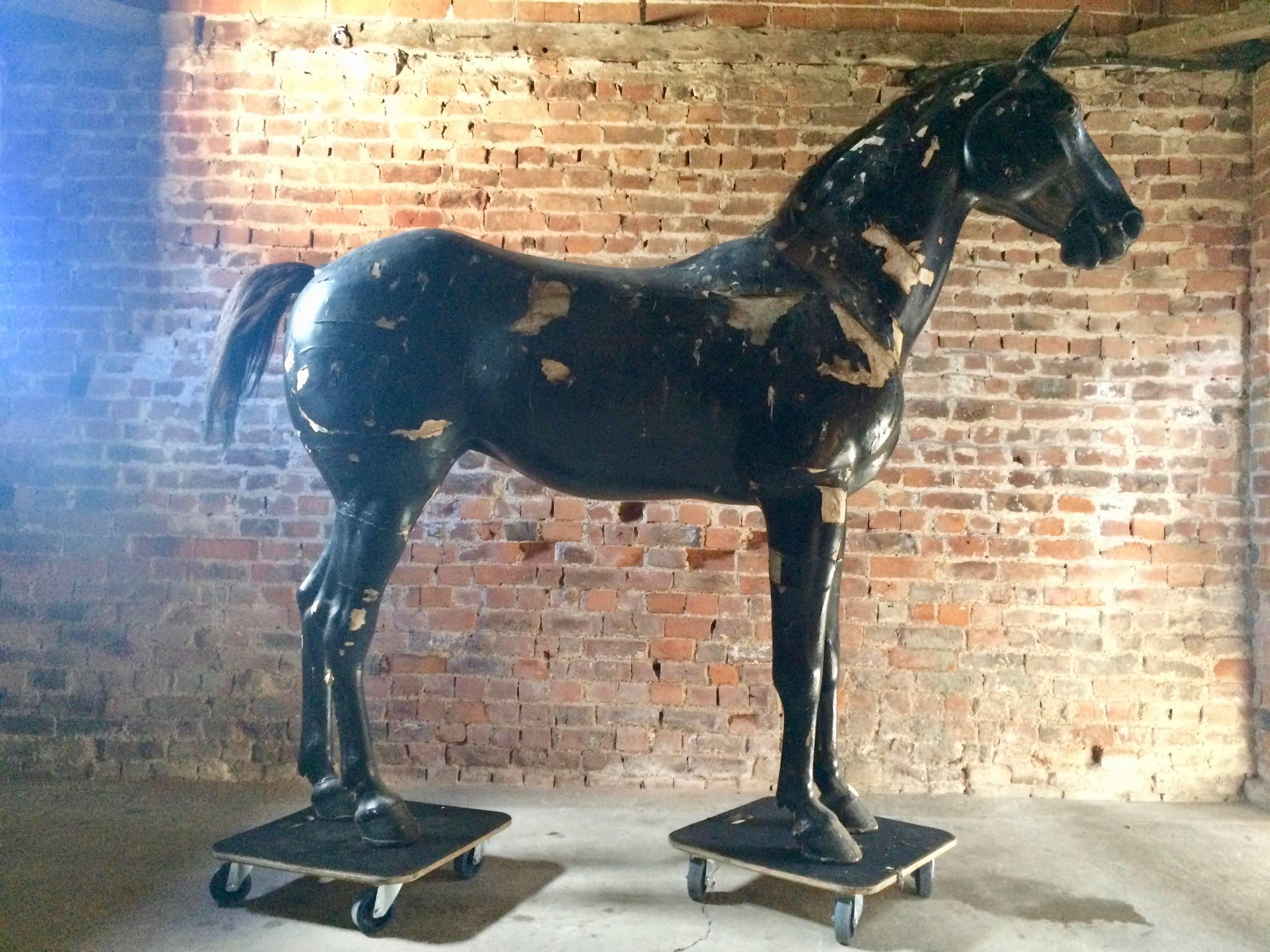 Majestueux étalage de magasin de chevaux grandeur nature équestre 19ème siècle très grand Abîmé à Longdon, Tewkesbury