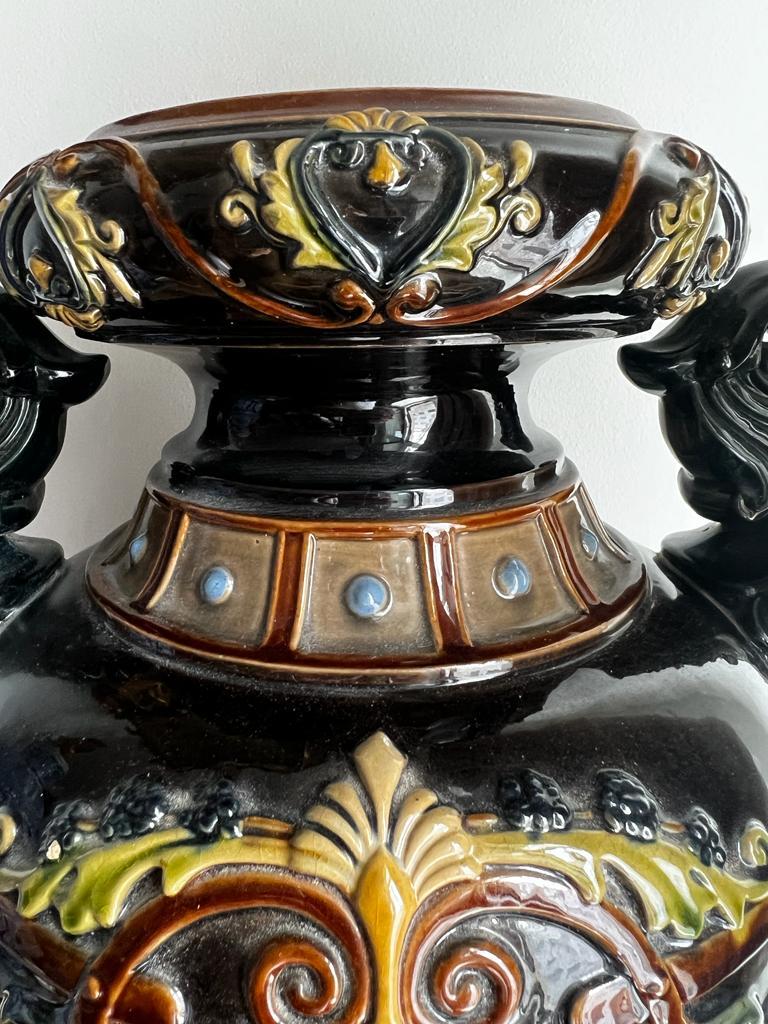 majolica vases antiques