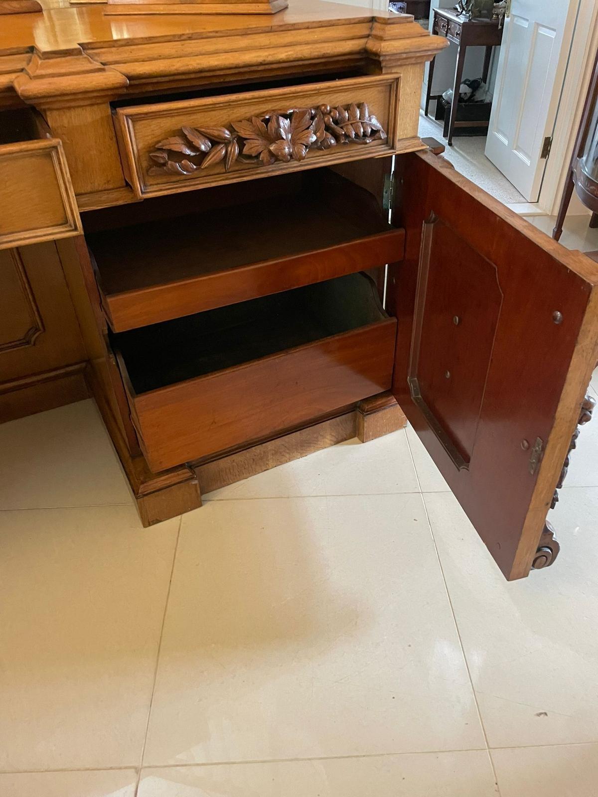 Majestuoso Aparador Victoriano Antiguo de Roble Tallado con Respaldo de Espejo en Bueno estado para la venta en Suffolk, GB