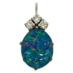 Majestätischer Art-Déco-Kette-Anhänger mit Diamanten und blauem Opal aus 14 Karat Gold