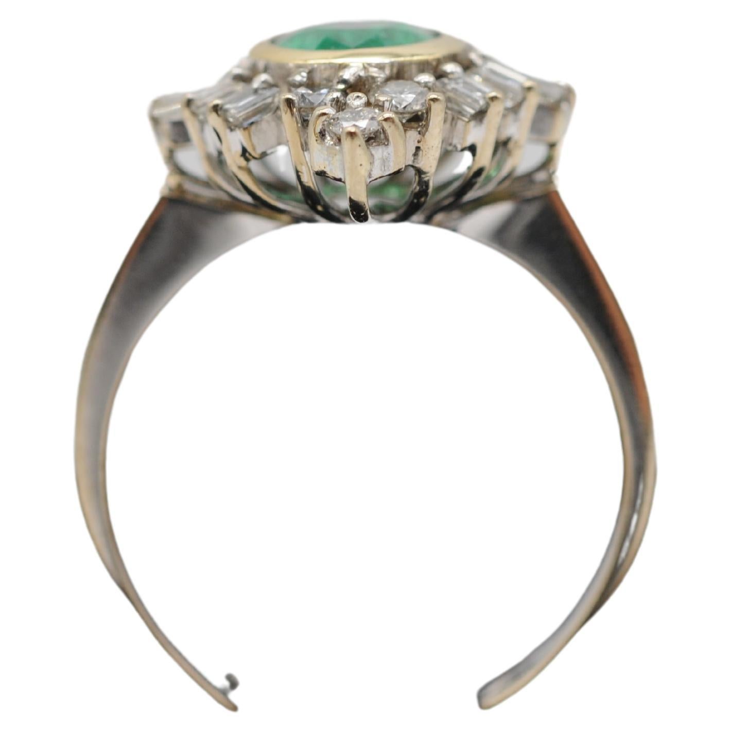 majestic art deco Colombian emerald 1.25ct ring in 18k gold  For Sale 4