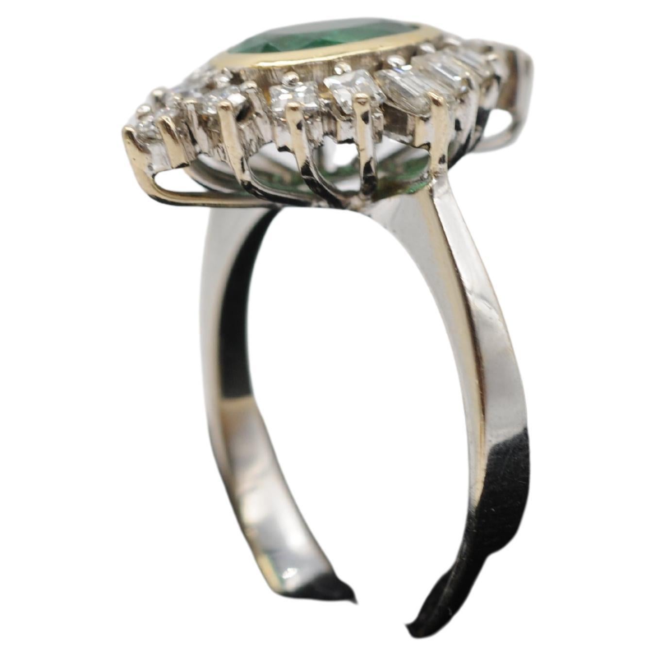 majestic art deco Colombian emerald 1.25ct ring in 18k gold  For Sale 3