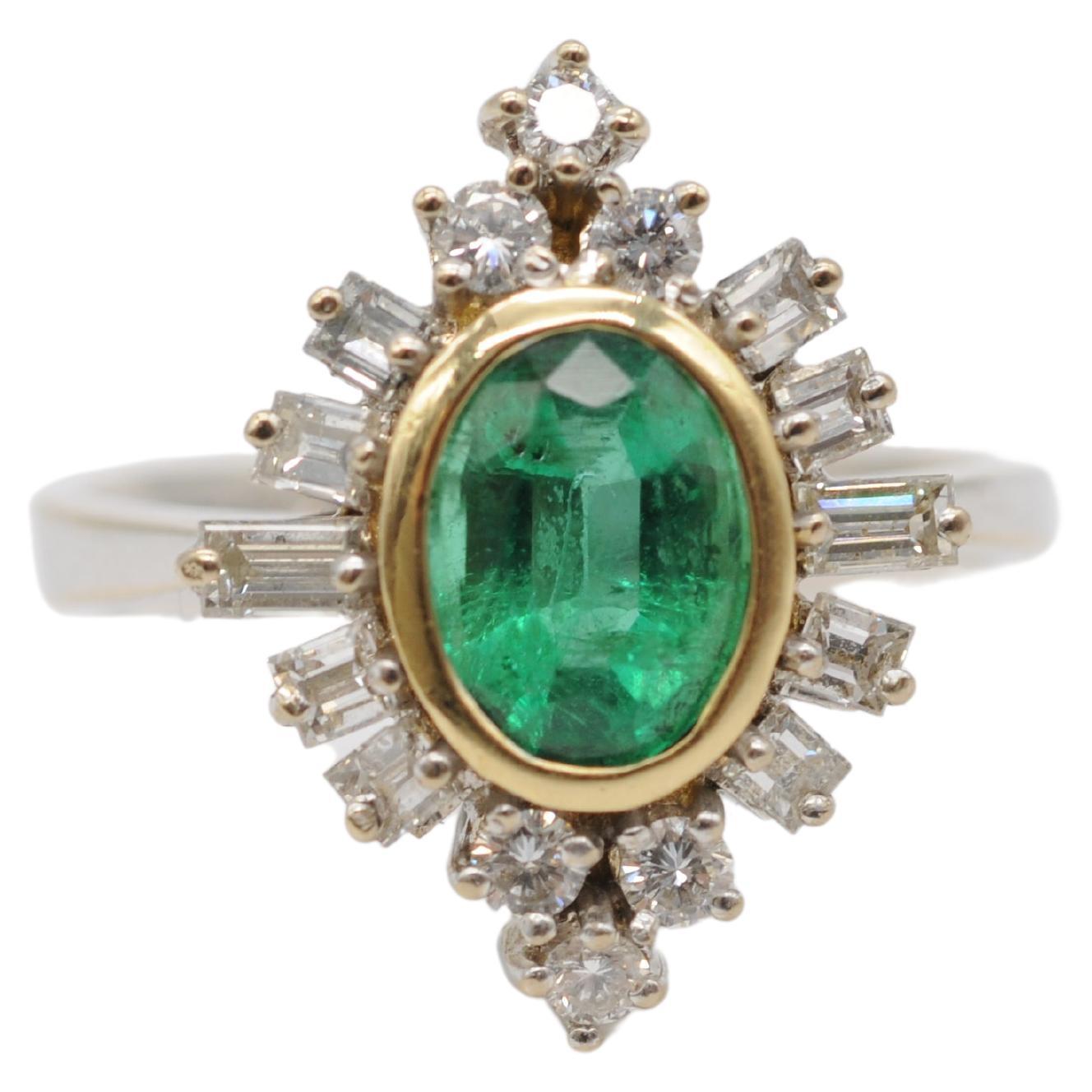 majestic art deco Colombian emerald 1.25ct ring in 18k gold  For Sale