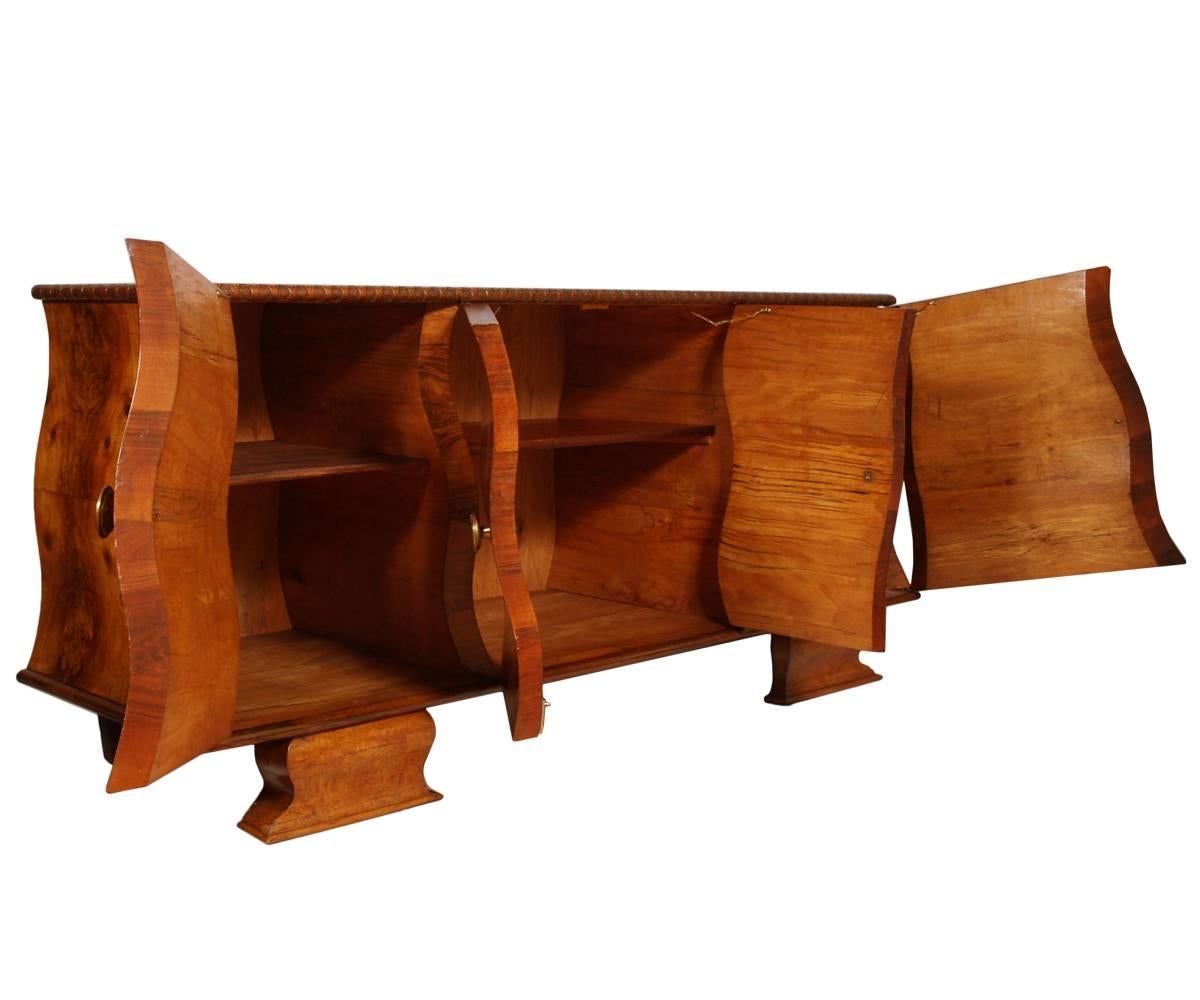 Esszimmer-Set, Sideboards, Tisch und Stühle im Art déco-Stil, Atelier Borsani zugeschrieben (19. Jahrhundert) im Angebot