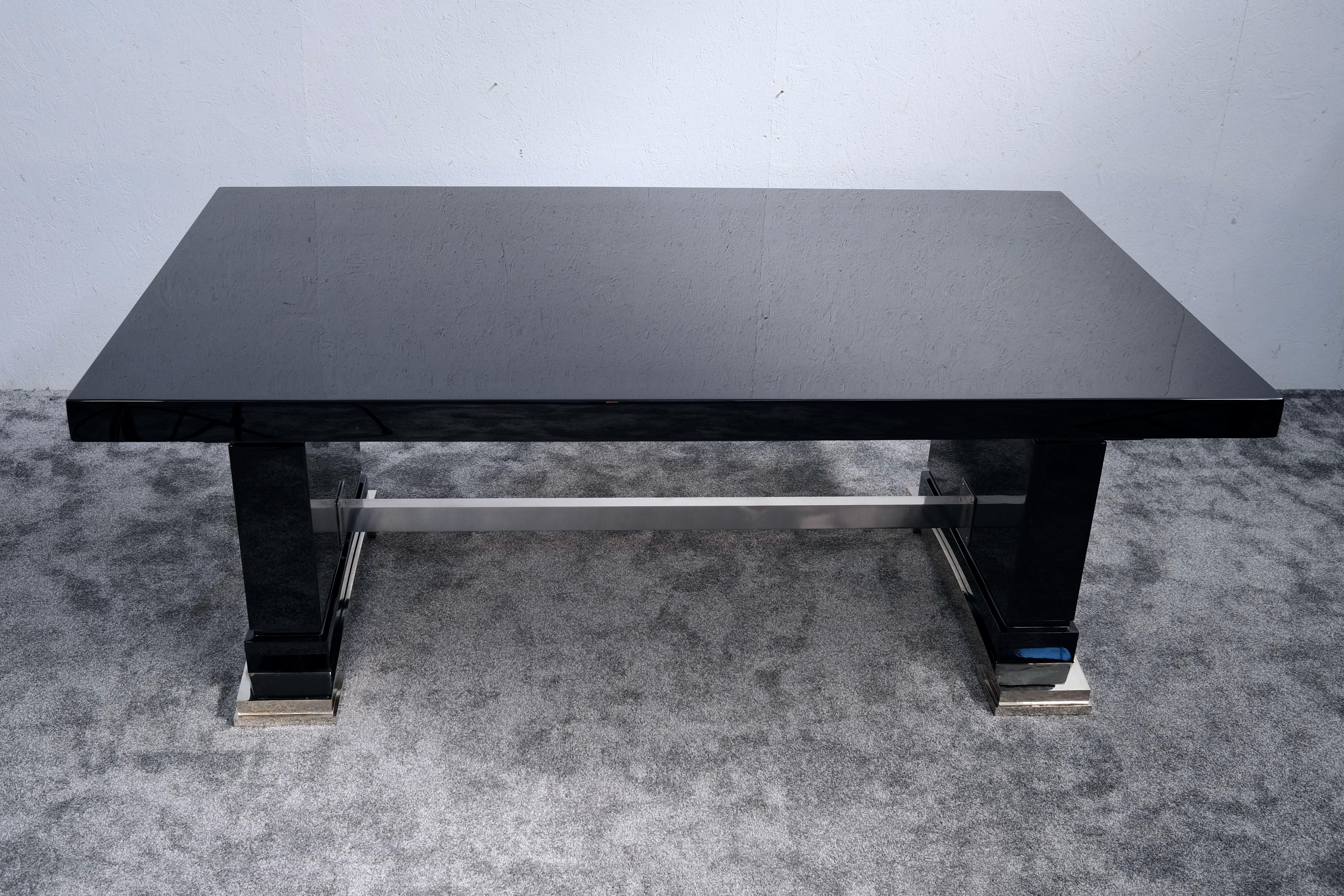 Art déco Majestic Table de salle à manger Art Déco en noir brillant et chrome, extensible, années 1930 en vente