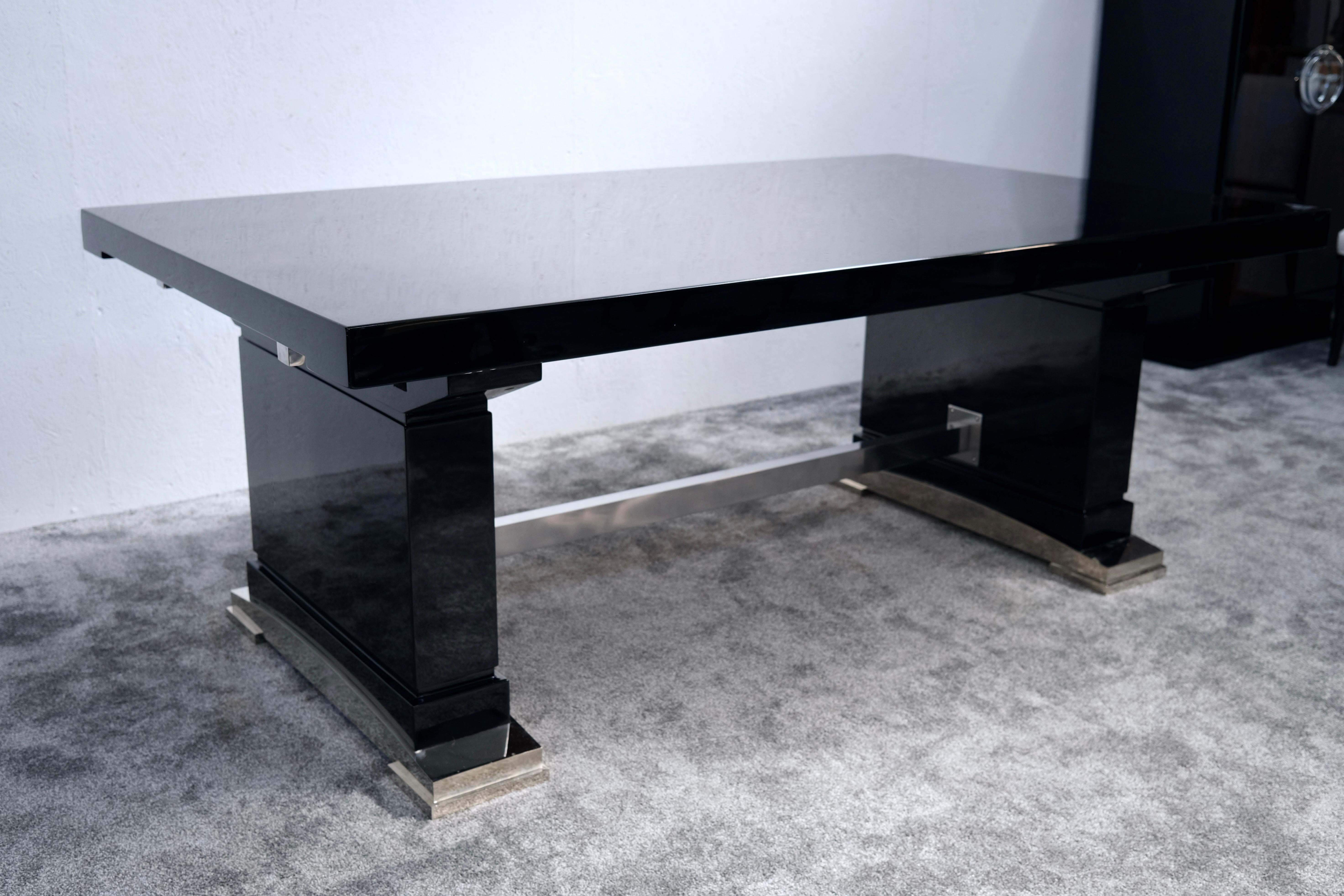 Français Majestic Table de salle à manger Art Déco en noir brillant et chrome, extensible, années 1930 en vente