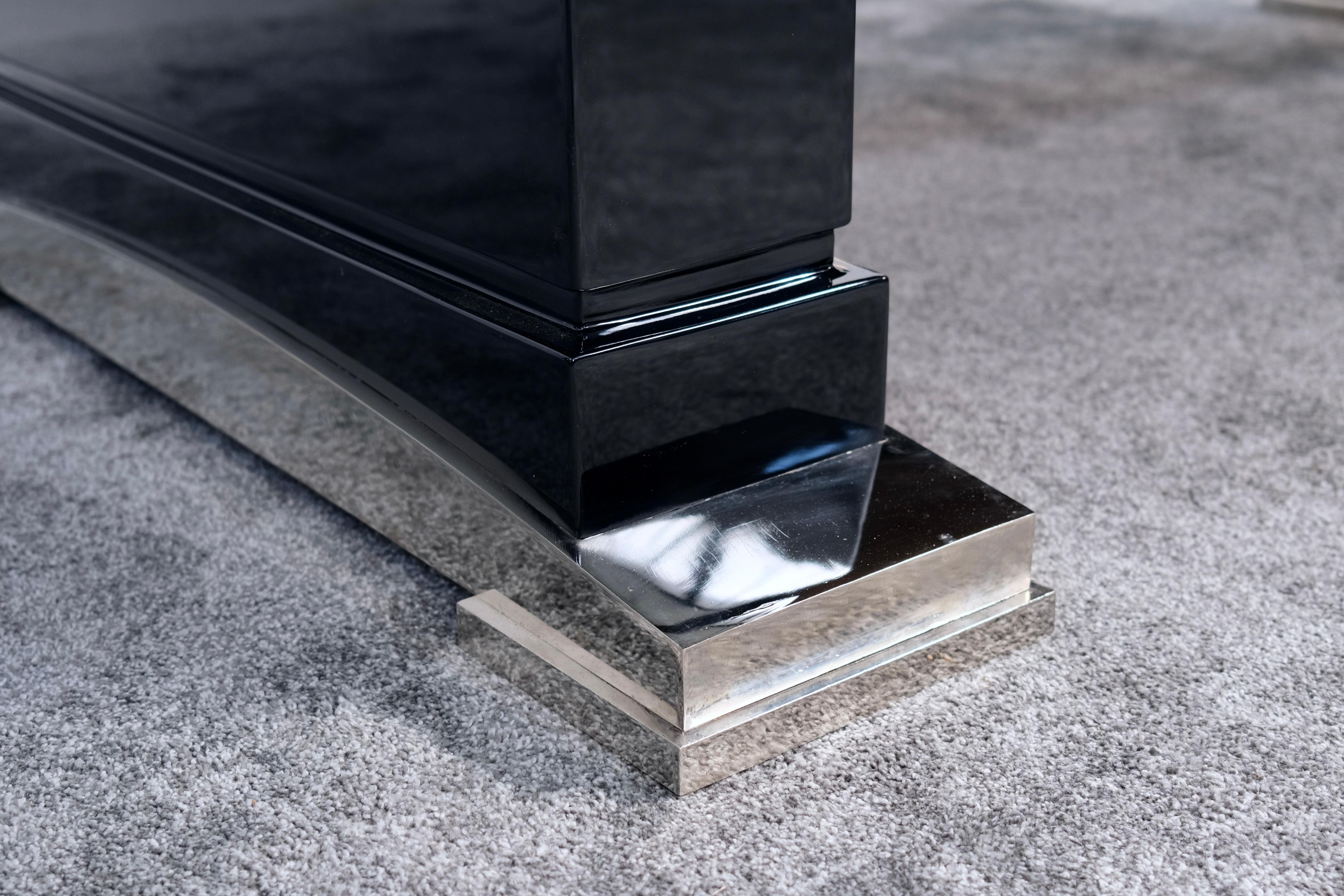 Noirci Majestic Table de salle à manger Art Déco en noir brillant et chrome, extensible, années 1930 en vente