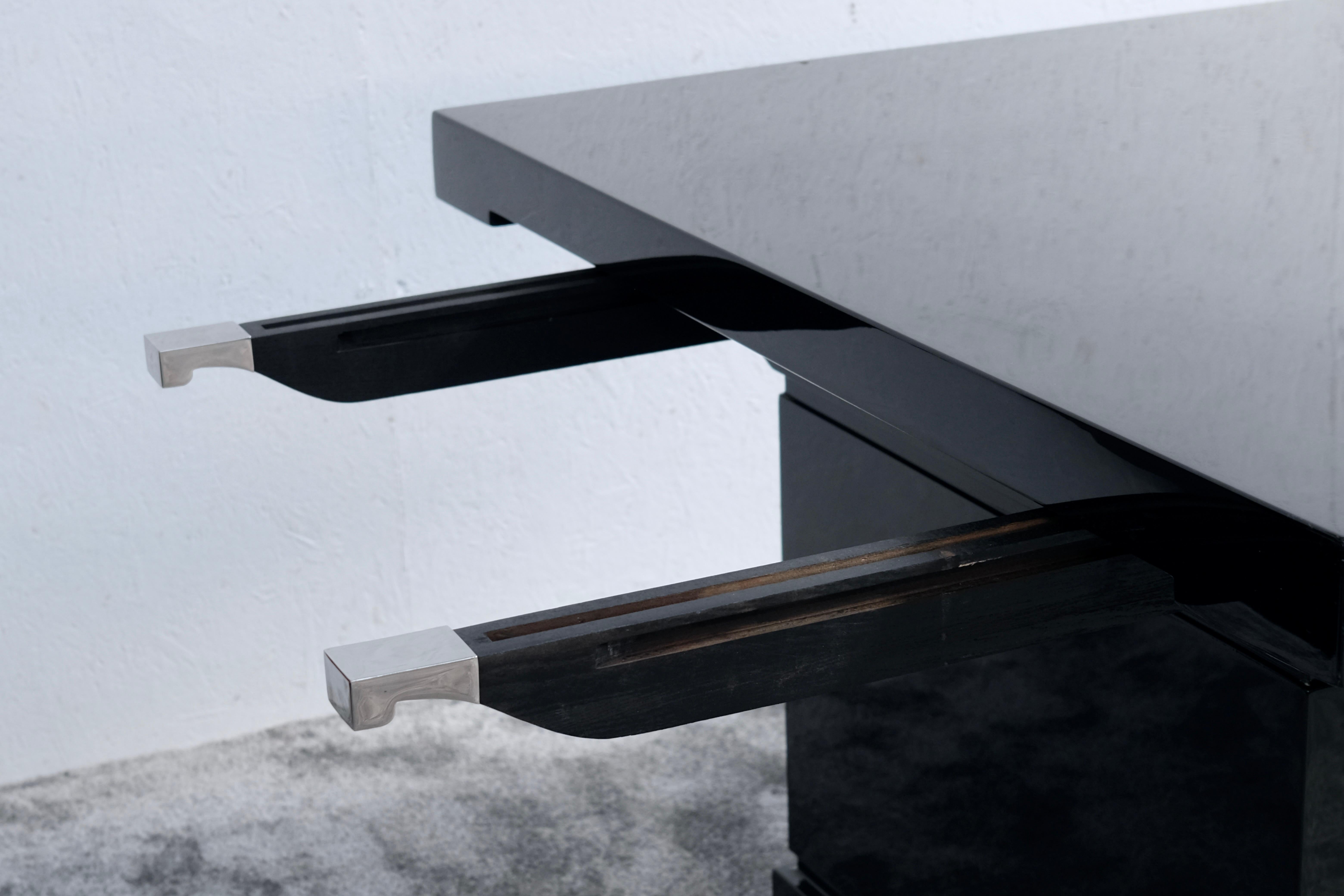 Majestic Table de salle à manger Art Déco en noir brillant et chrome, extensible, années 1930 Bon état - En vente à Ulm, DE