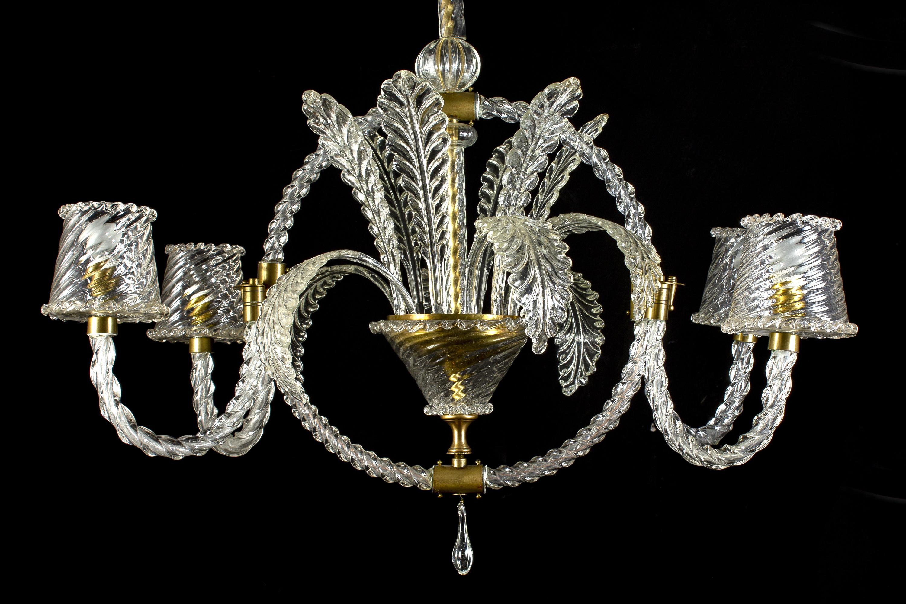 Majestic Art Deco hand blown Murano chandelier by Ercole Barovier, circa 1940.
Four E 27 light bulbs. We can rewire for your country standards.