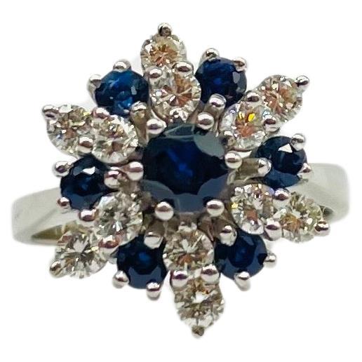 Majestätischer Art-Déco-Ring aus 18 Karat Gold mit Diamanten und Saphiren (Brillantschliff) im Angebot
