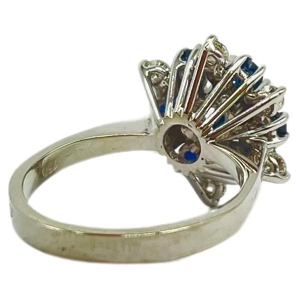 Majestätischer Art-Déco-Ring aus 18 Karat Gold mit Diamanten und Saphiren für Damen oder Herren im Angebot