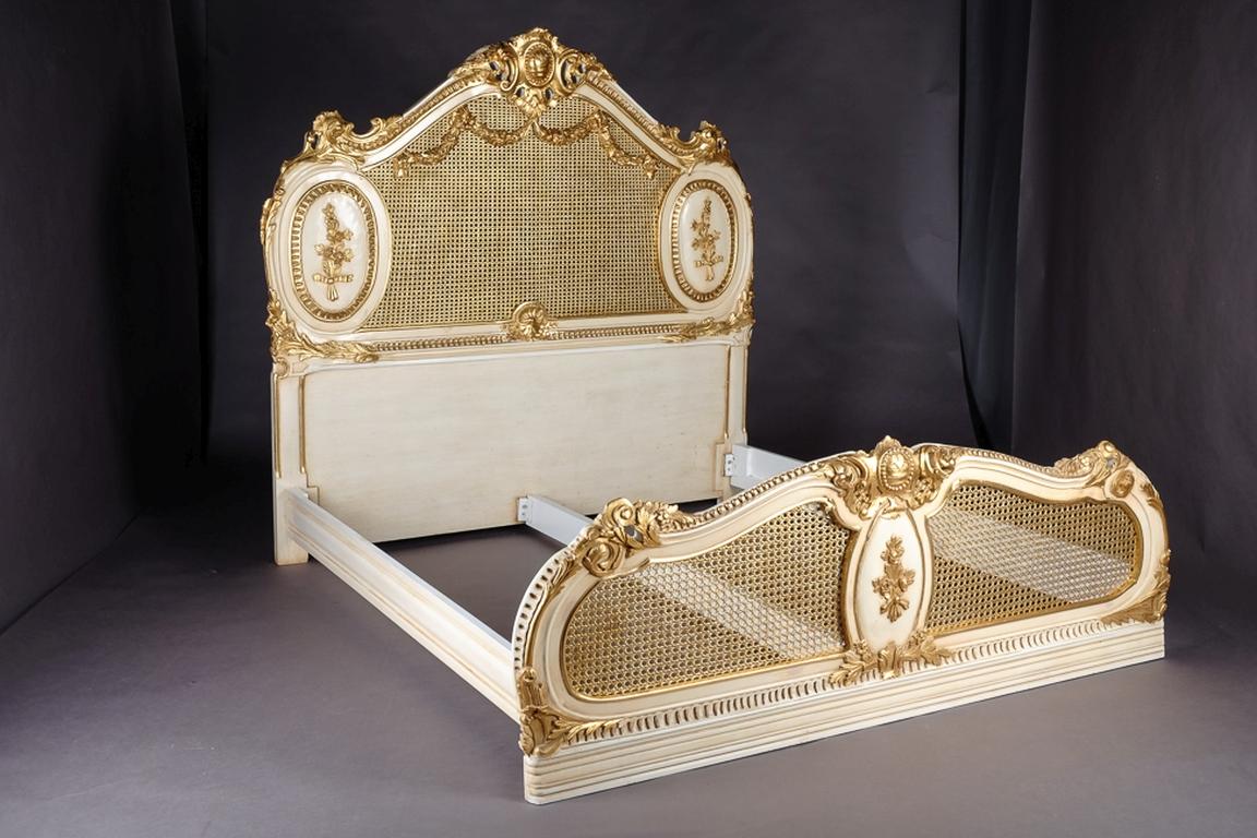 Majestic Baroque Bed in the Style of Louis XVI For Sale 4
