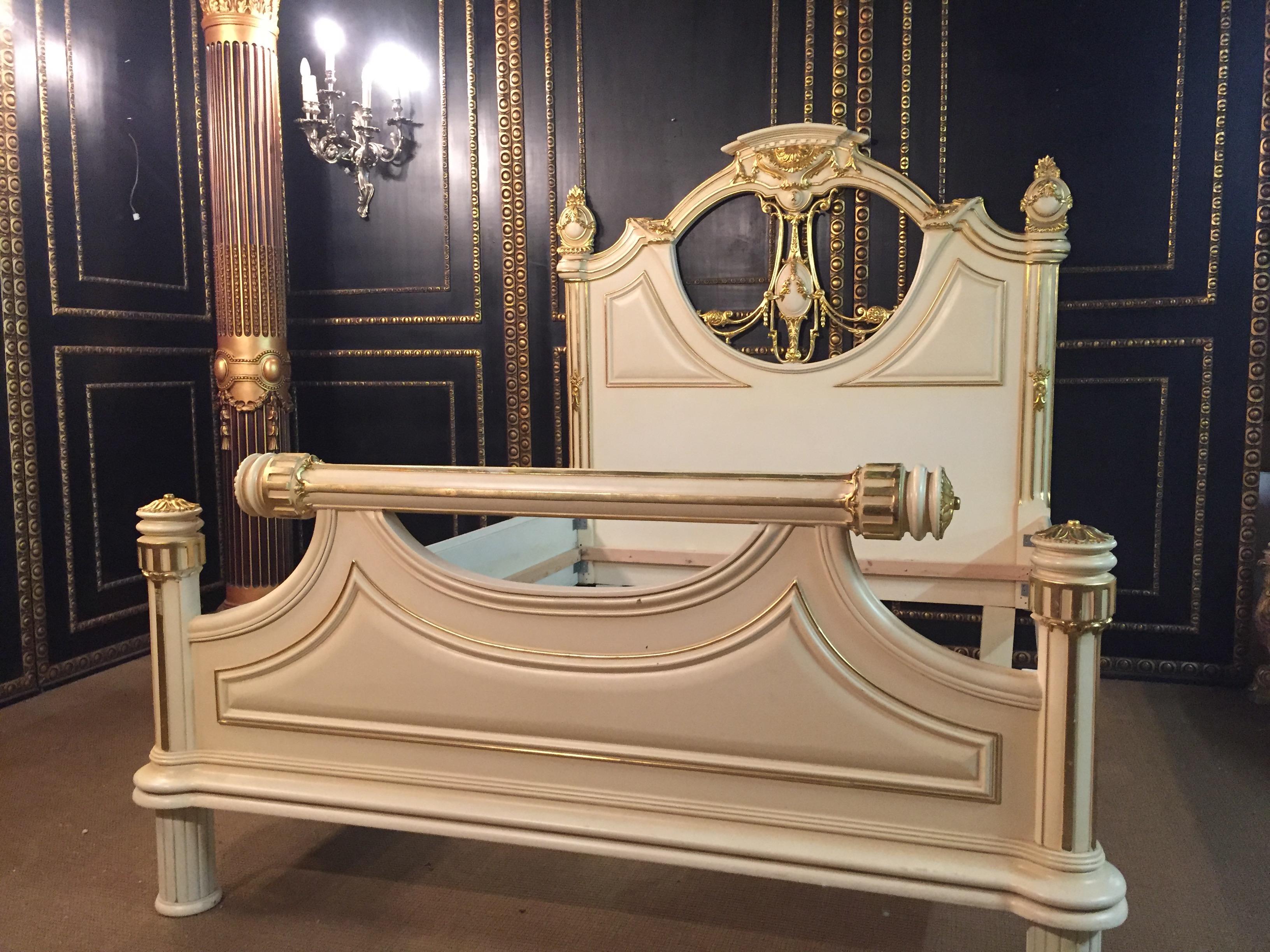 French Majestic Baroque Bed in the antique  Style of Louis XVI beech hand carved For Sale