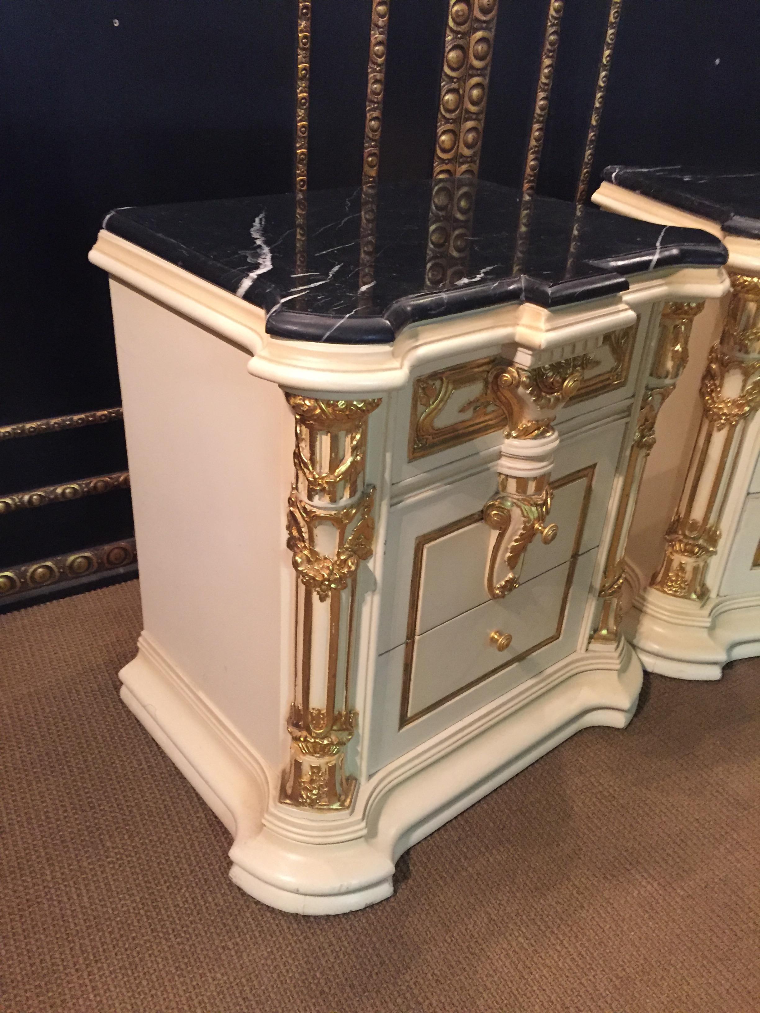 Majestic Baroque Bedside Commode in the Style of Louis XVI In Good Condition In Berlin, DE