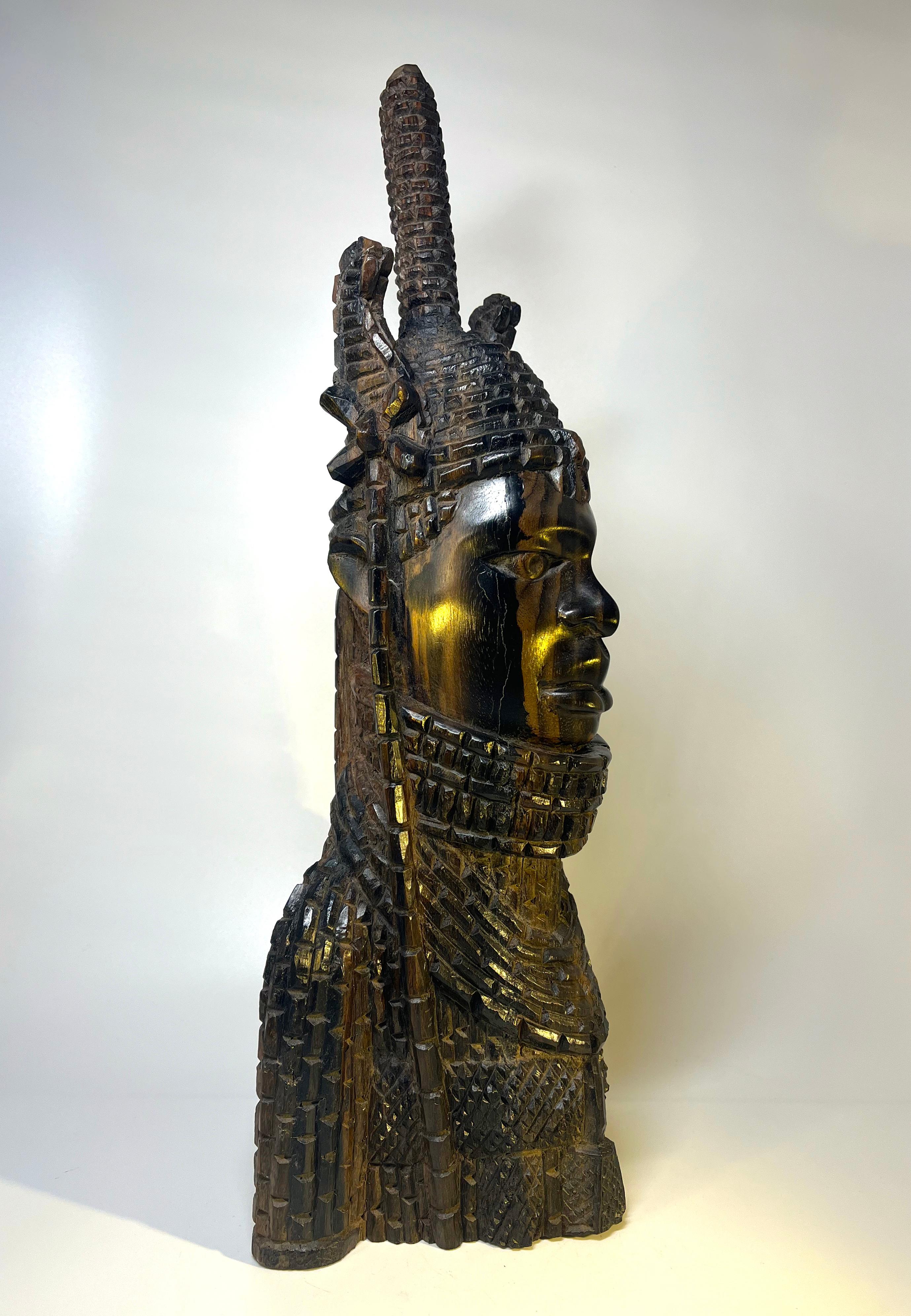 Majestätischer Benin King Oba, fein geschnitzte Ebenholzbüste, Nigeria, Westafrika, ca. 1930er Jahre im Angebot 3