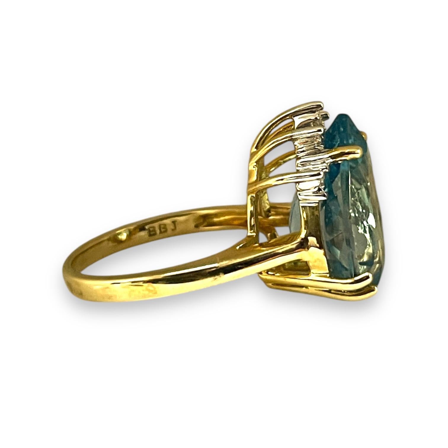 Modern Majestic Blue Topaz and 10K Yellow Gold Teardrop Ring Size 6 For Sale
