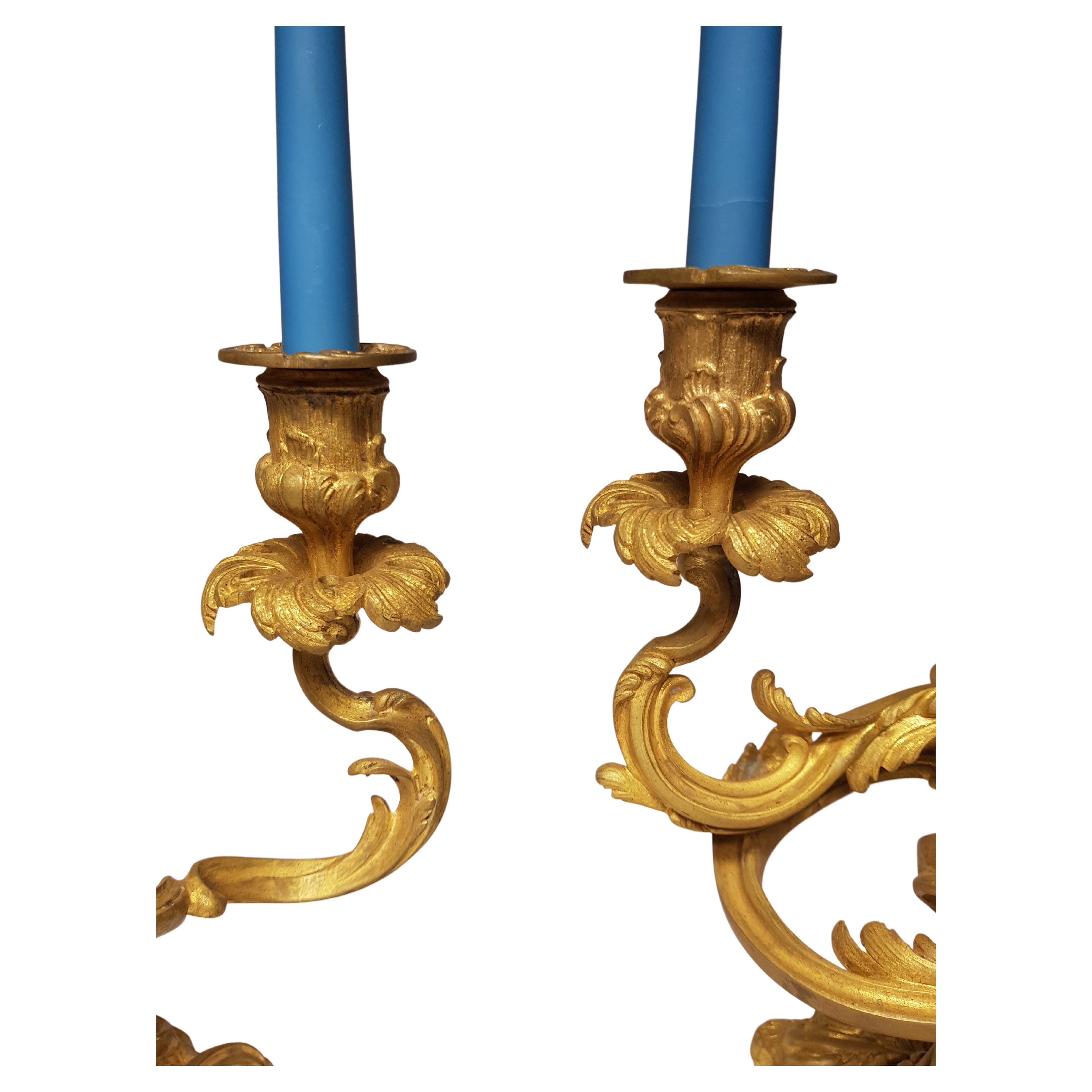 Immerse yourself in the majestic world of antiques with these beautiful 3-arm candle holders made of sturdy and exquisite brass. Each candle holder proudly rises to a height of 32 centimeters, radiating an aura of elegance and grandeur.

The warm,