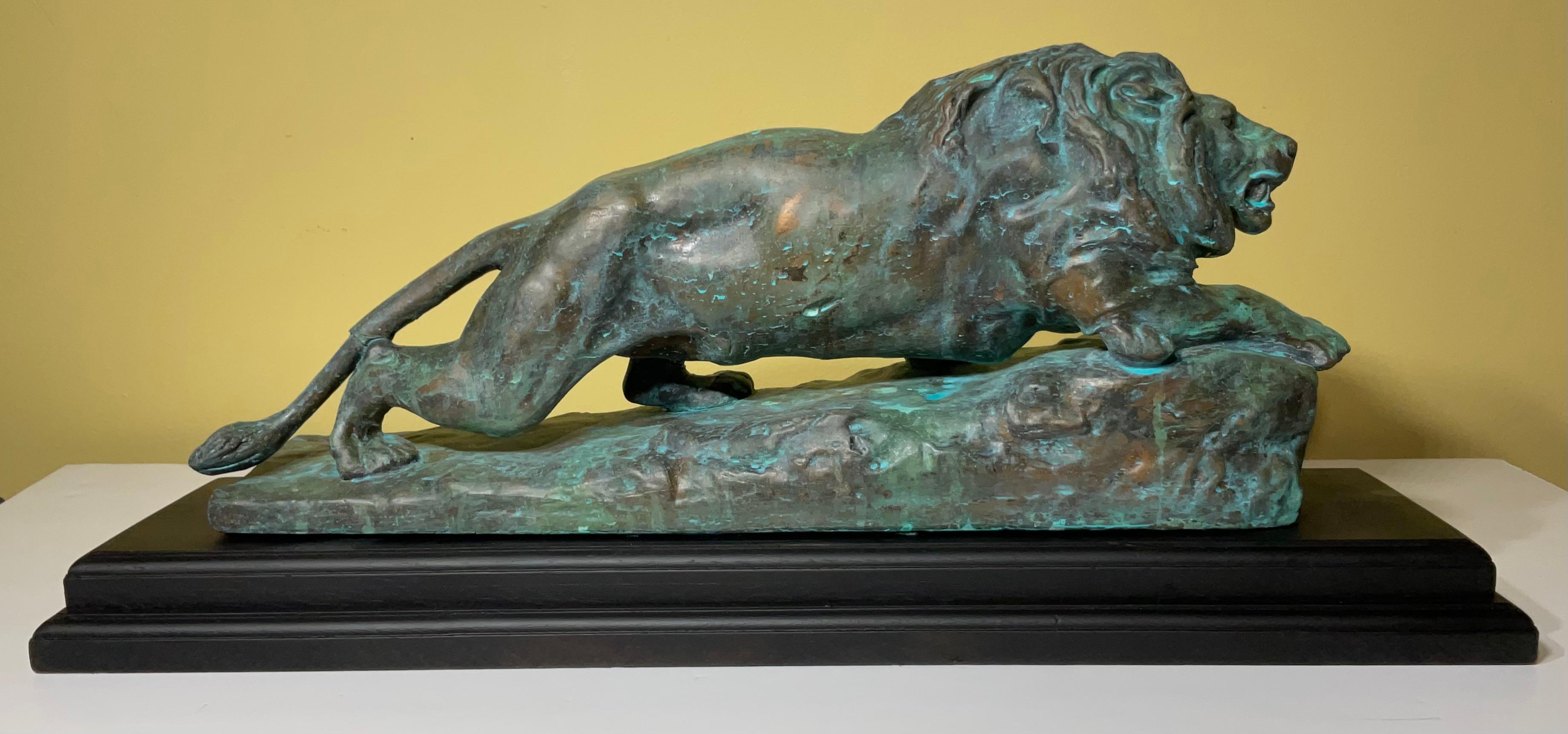 Majestic scultura di leone in rame e composito: una dichiarazione di potenza e abilità artistica In condizioni buone in vendita a Delray Beach, FL