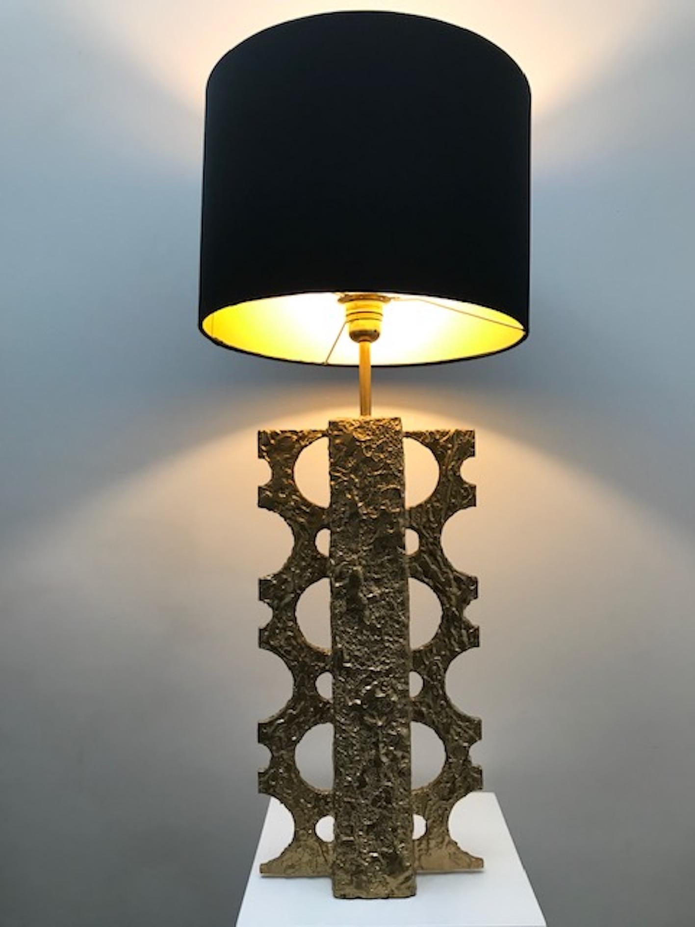 „Majestic“- Einzigartig  Bronze-Tischlampe (Moderne) im Angebot