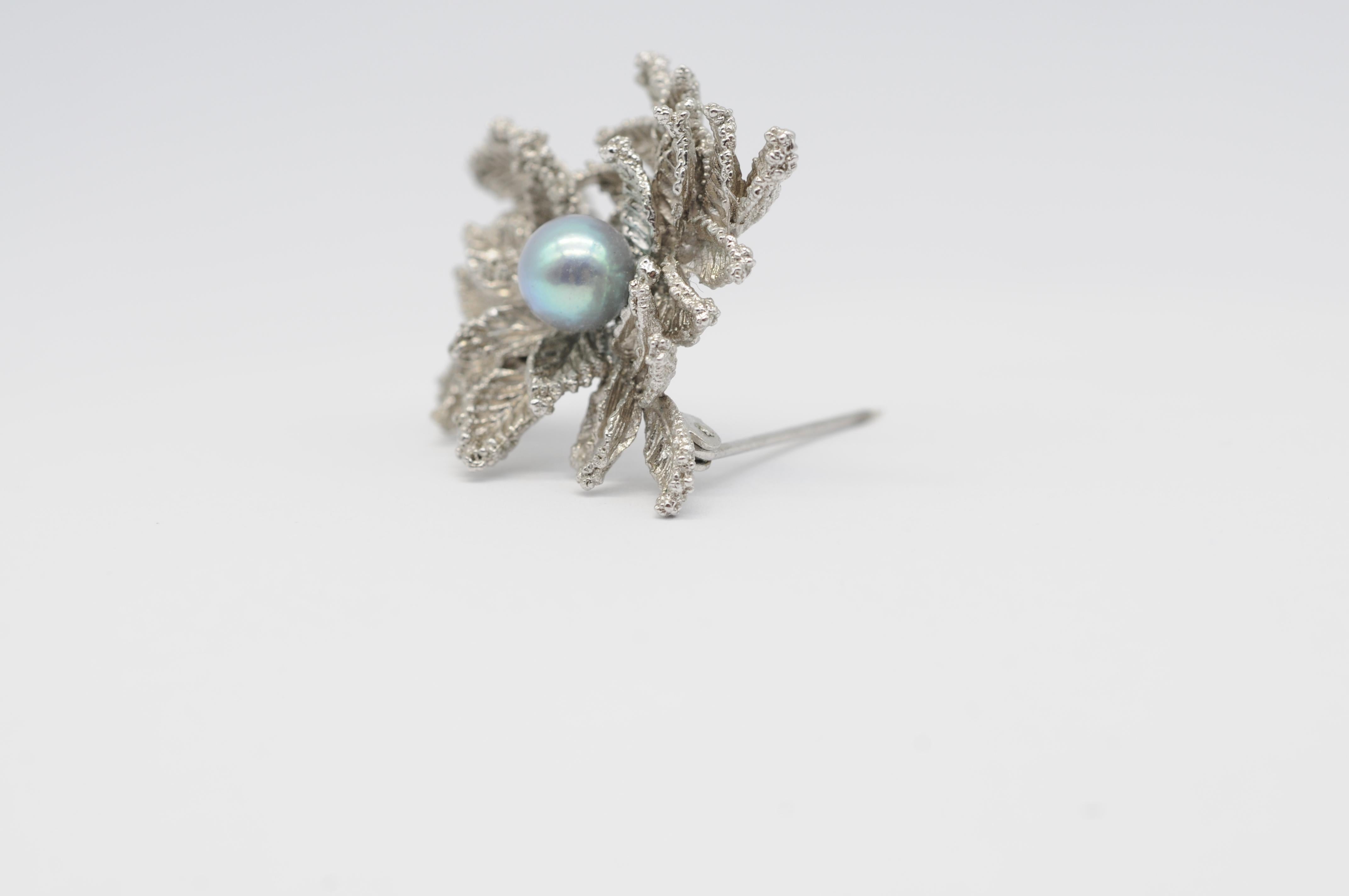 majestic brooch with a Tahitian pearl and leaves look in white gold For Sale 5