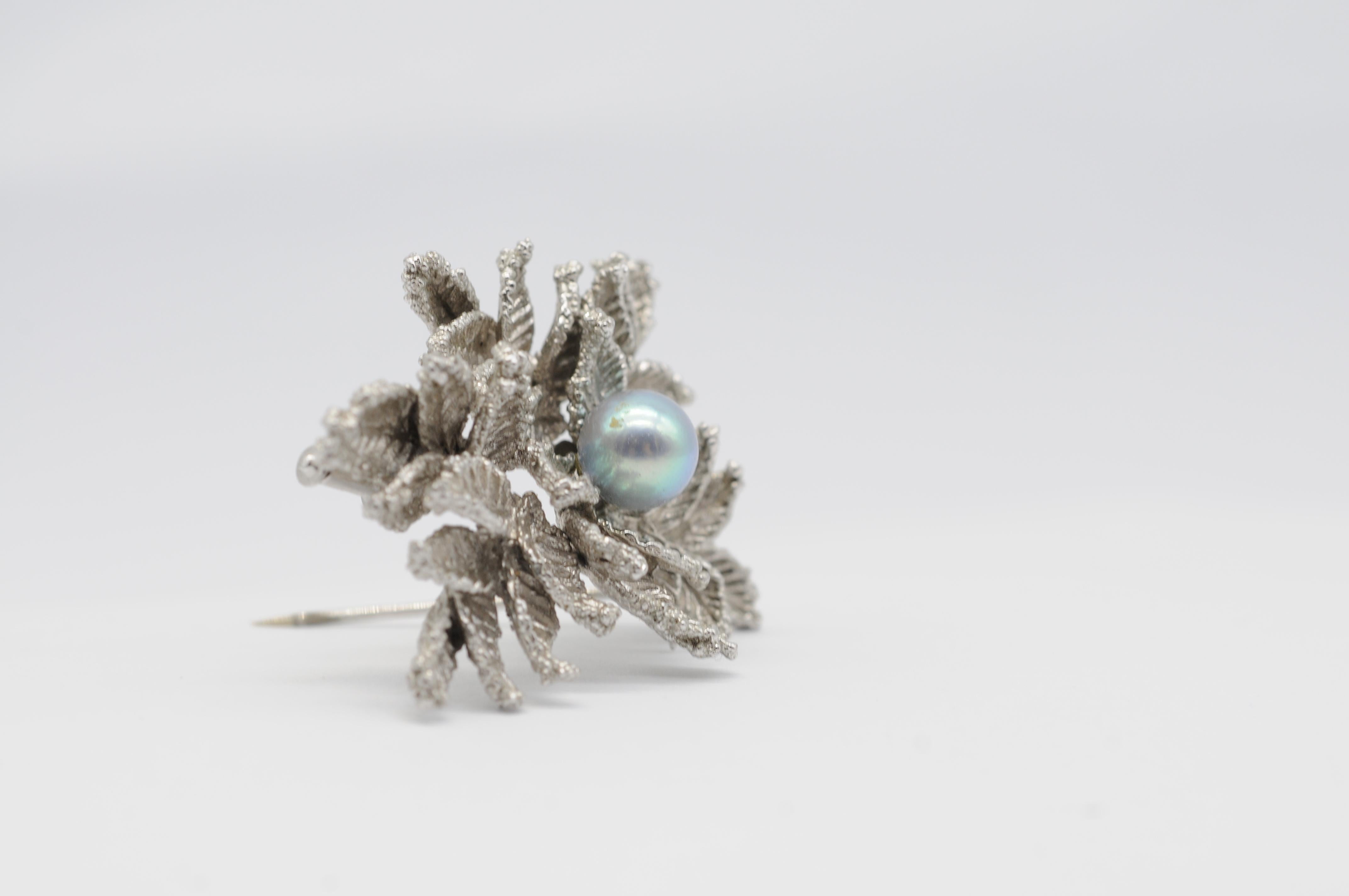 majestic brooch with a Tahitian pearl and leaves look in white gold For Sale 9