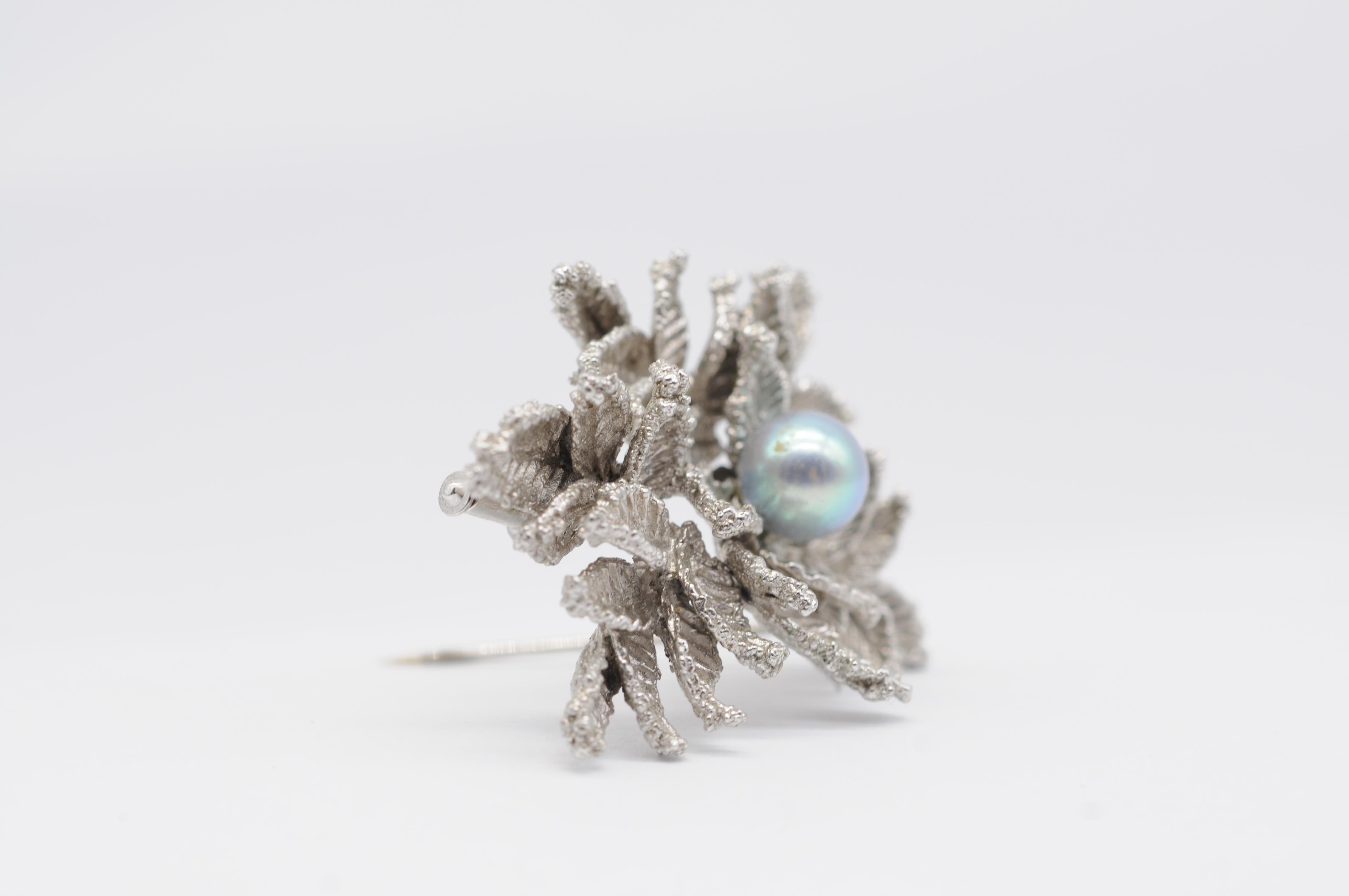 majestic brooch with a Tahitian pearl and leaves look in white gold For Sale 10