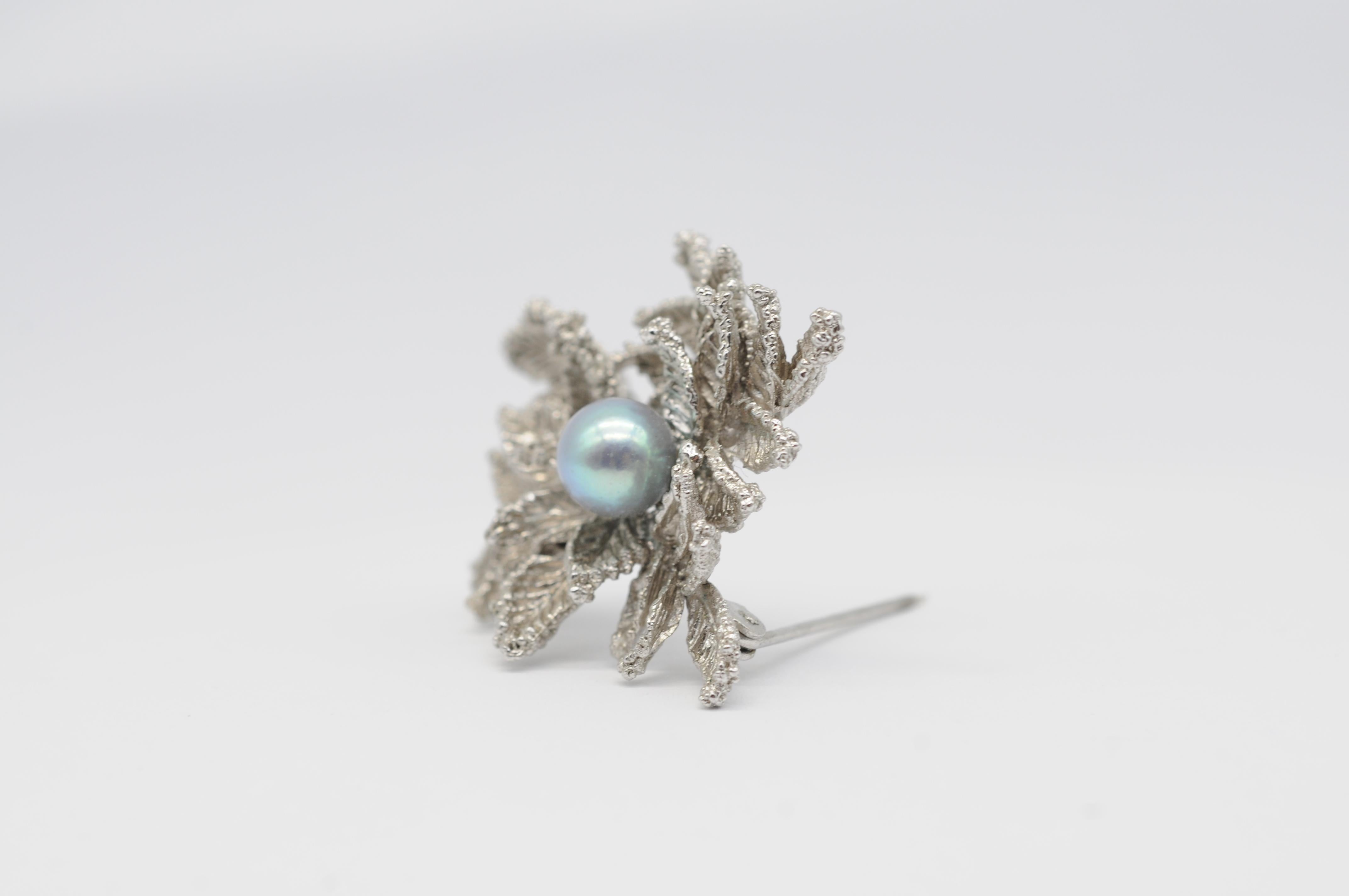 majestic brooch with a Tahitian pearl and leaves look in white gold For Sale 3