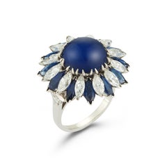 Majestueuse bague cocktail en saphir cabochon et diamant
