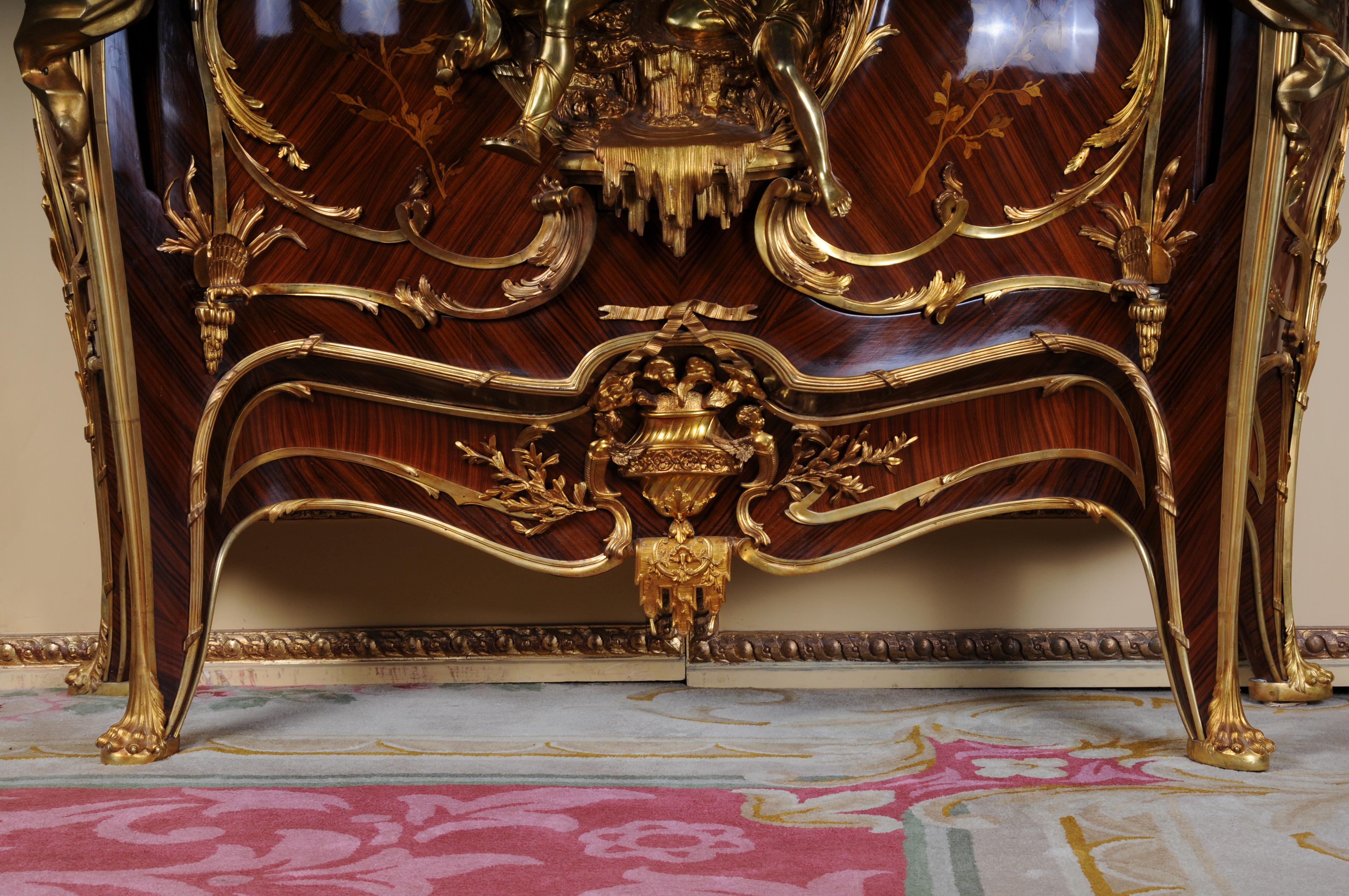 Majestätische Kommode, entworfen von Francois Linke & Leon Massagé, Paris (Handgeschnitzt) im Angebot