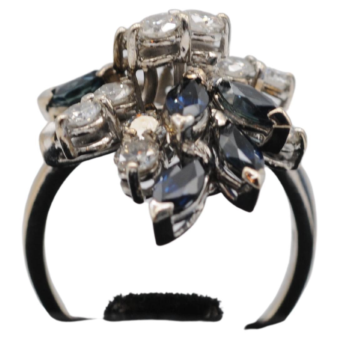 Majestic cluster ring with diamonds and sapphire in 18k white gold For Sale 5