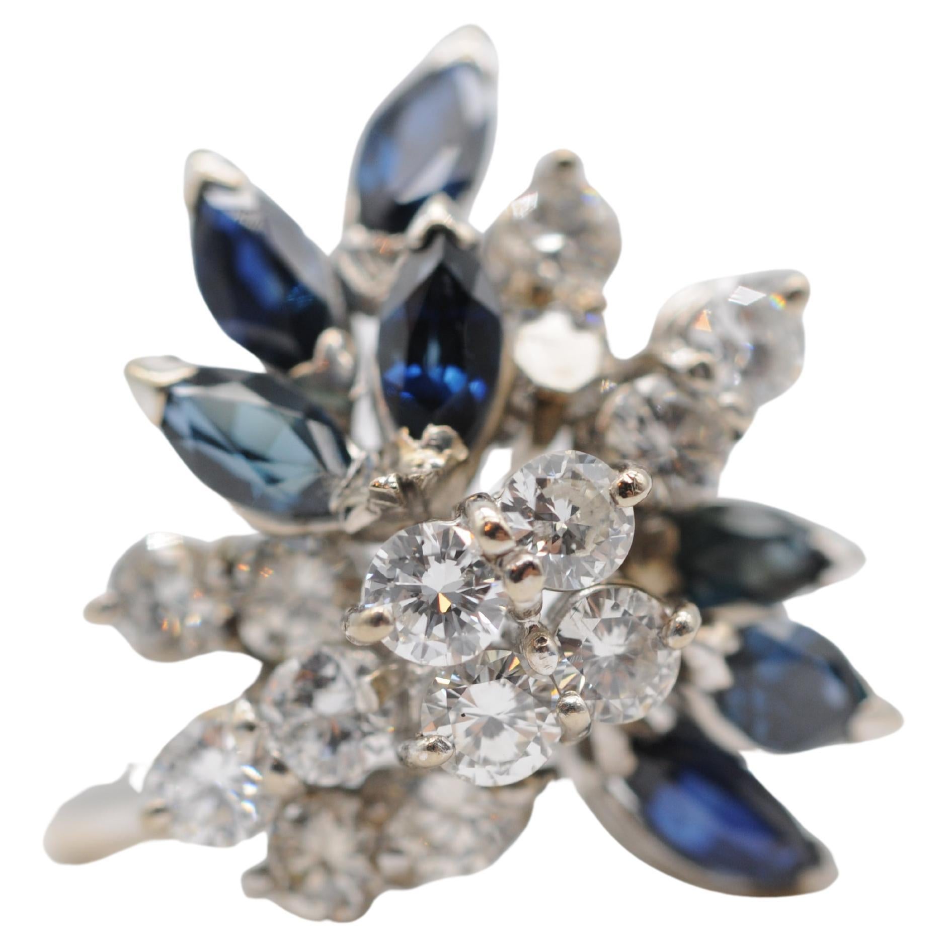Women's or Men's Majestic cluster ring with diamonds and sapphire in 18k white gold For Sale