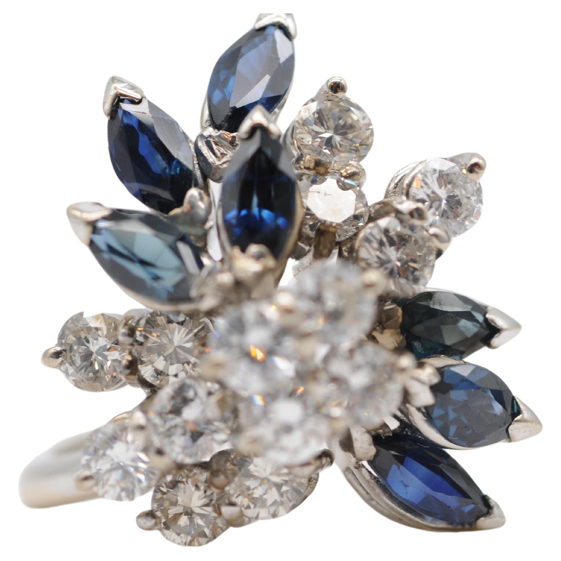 Majestic cluster ring with diamonds and sapphire in 18k white gold For Sale 2