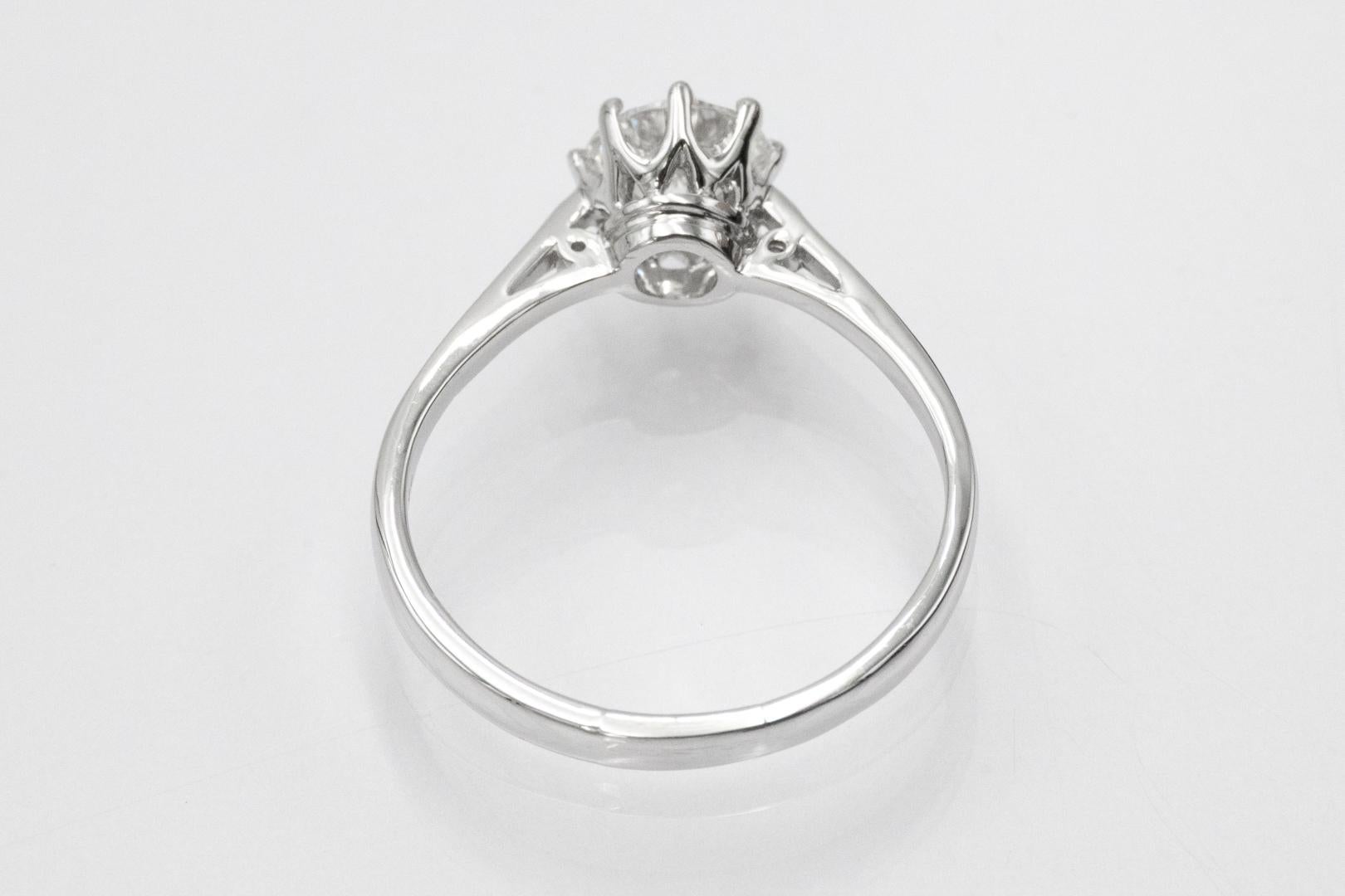 Bague solitaire contemporaine Majestic avec un diamant H/SI2 de 1,28 ct. en vente 3