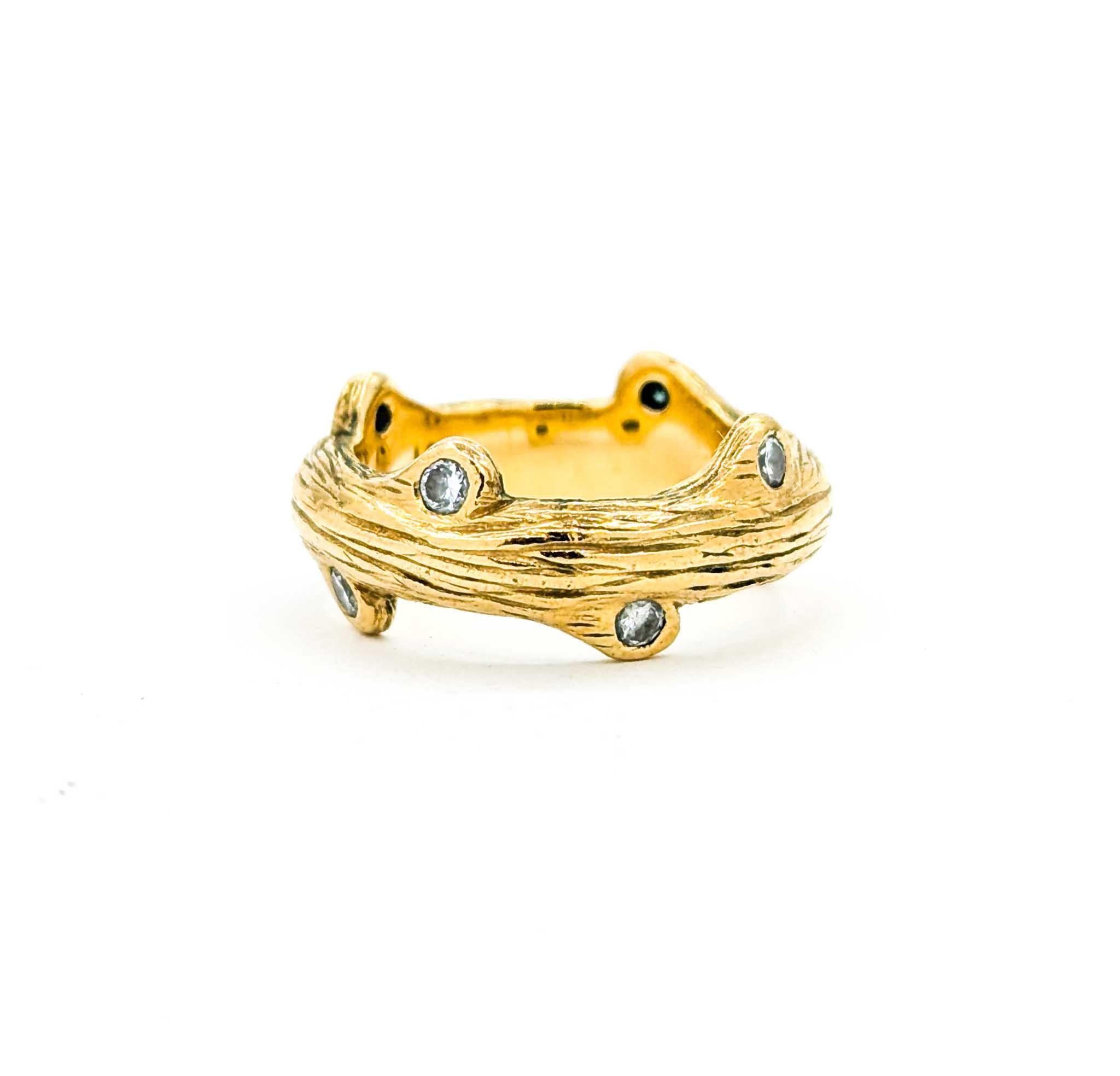 Majestic Diamond Fashion Ring in 18k Wood Grain Gold im Zustand „Hervorragend“ im Angebot in Bloomington, MN