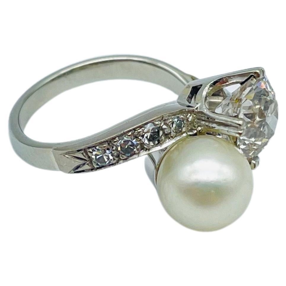 Taille vieille Europe Majestueuse bague vintage en or blanc 18 carats avec diamants et perle  en vente
