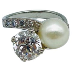 Majestueuse bague vintage en or blanc 18 carats avec diamants et perle 
