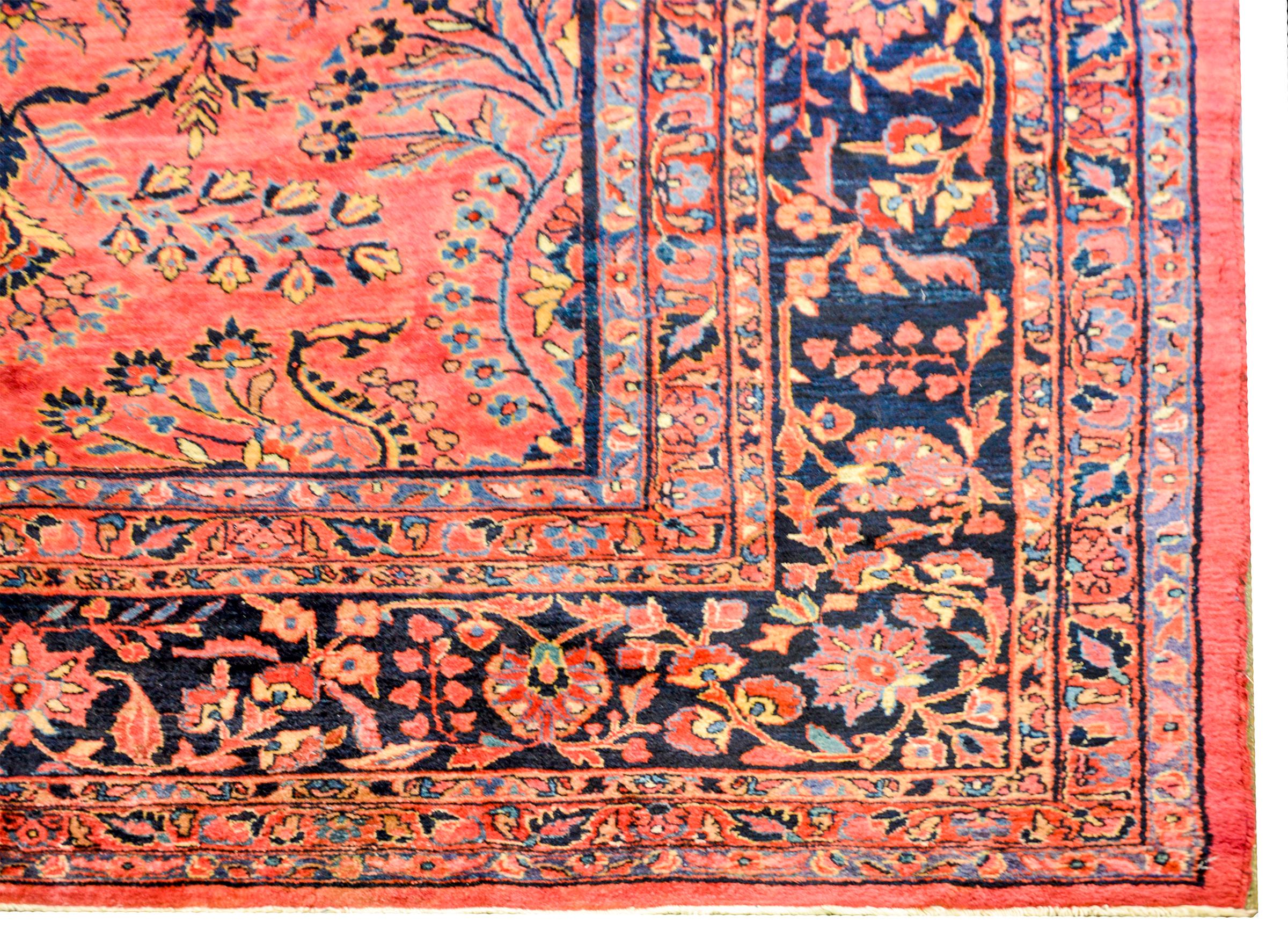 Majestic Early 20th Century Sarouk Mohajeran Rug In Good Condition For Sale In Chicago, IL