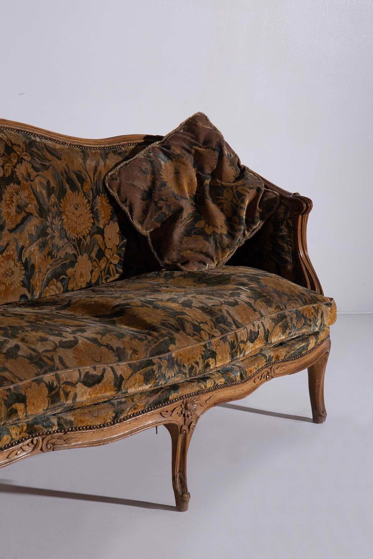 Majestätisches Sofa aus dem frühen 20. Jahrhundert mit floralem Stoff (Georgian) im Angebot