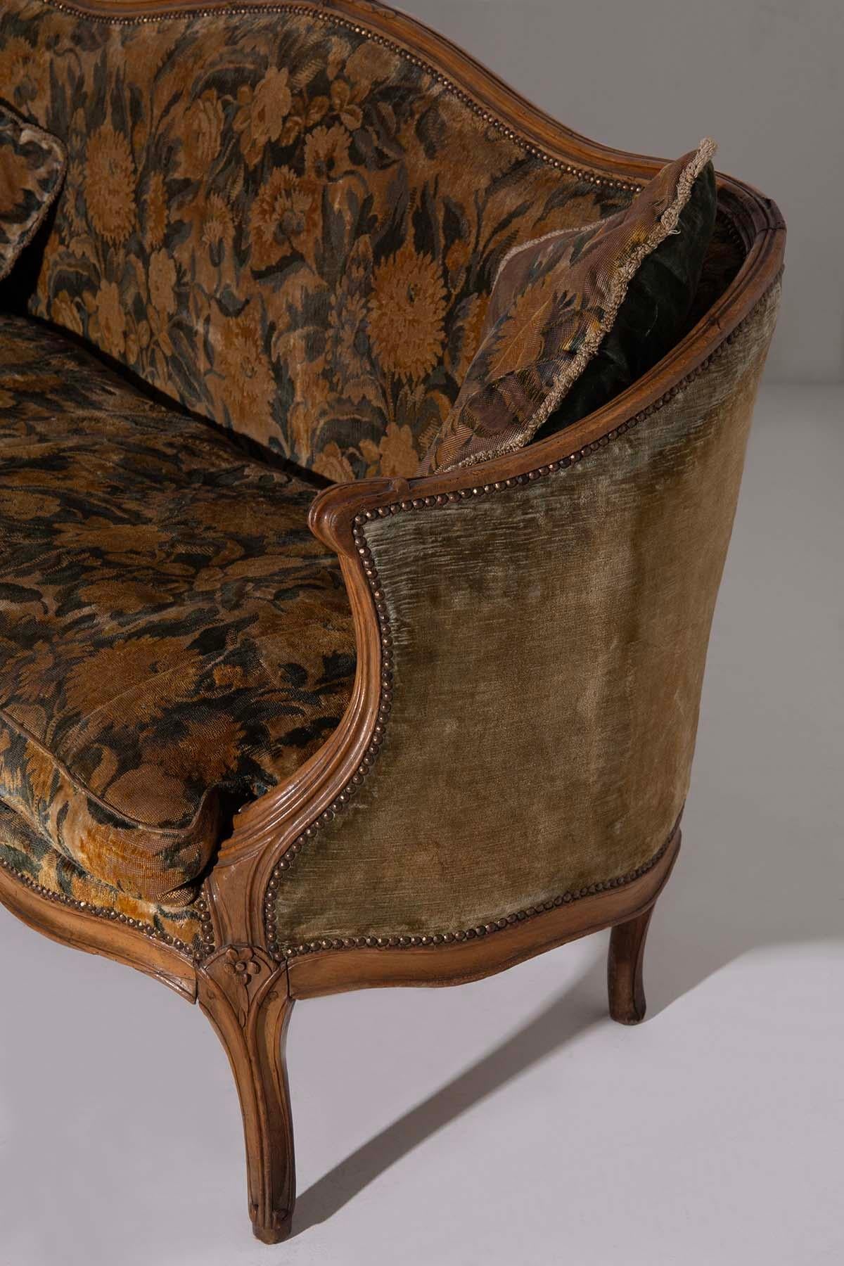 Majestätisches Sofa aus dem frühen 20. Jahrhundert mit floralem Stoff im Zustand „Gut“ im Angebot in Milano, IT