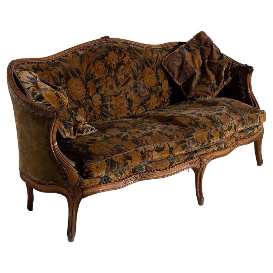 Majestätisches Sofa aus dem frühen 20. Jahrhundert mit floralem Stoff
