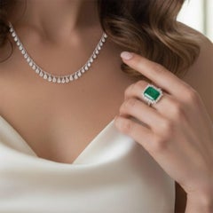 Majestic Emerald Cut 18K Weißgold Grüner Edelstein Ring