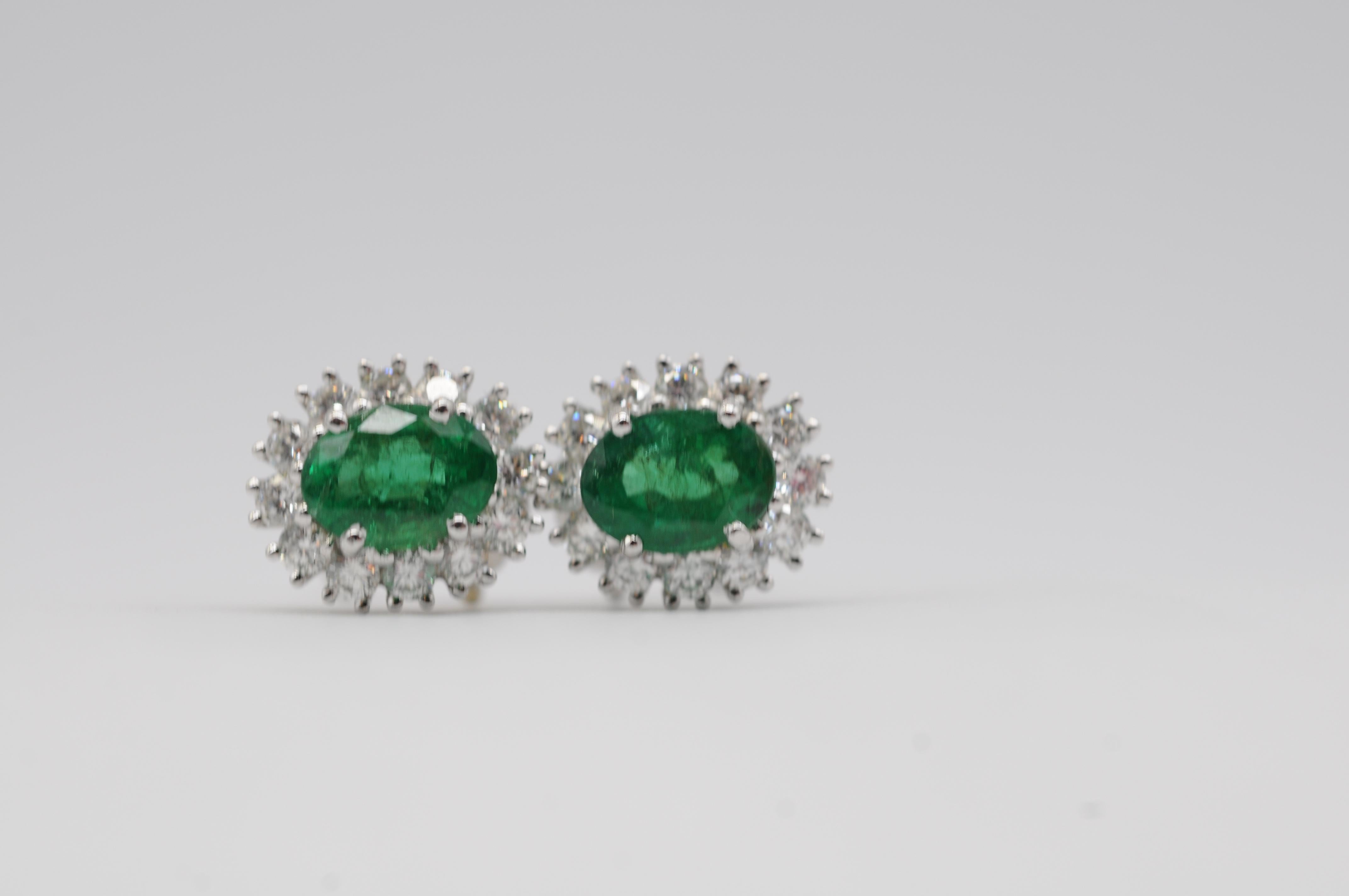 Majestic Emerald diamond earring (clip) in 18k white gold For Sale 4