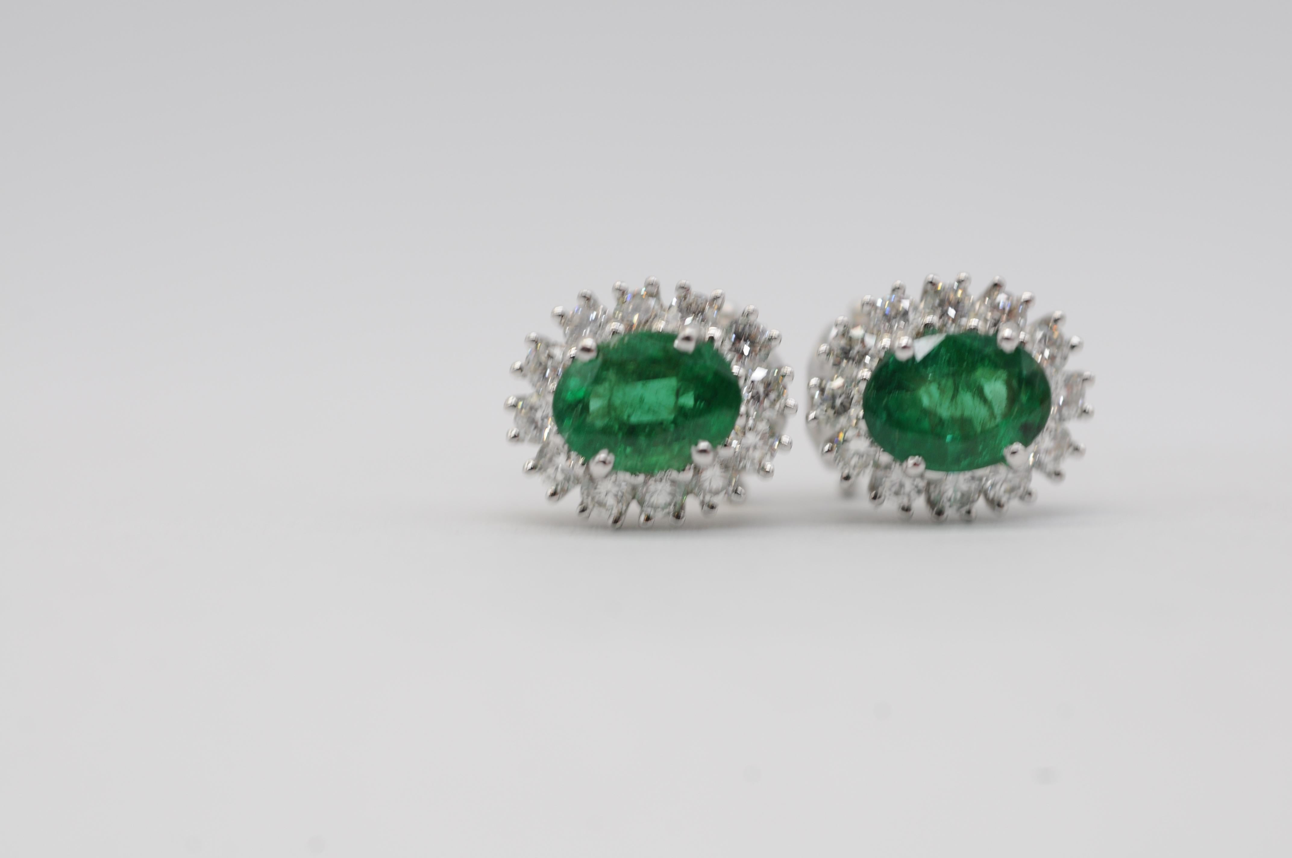 Majestic Emerald diamond earring (clip) in 18k white gold For Sale 6