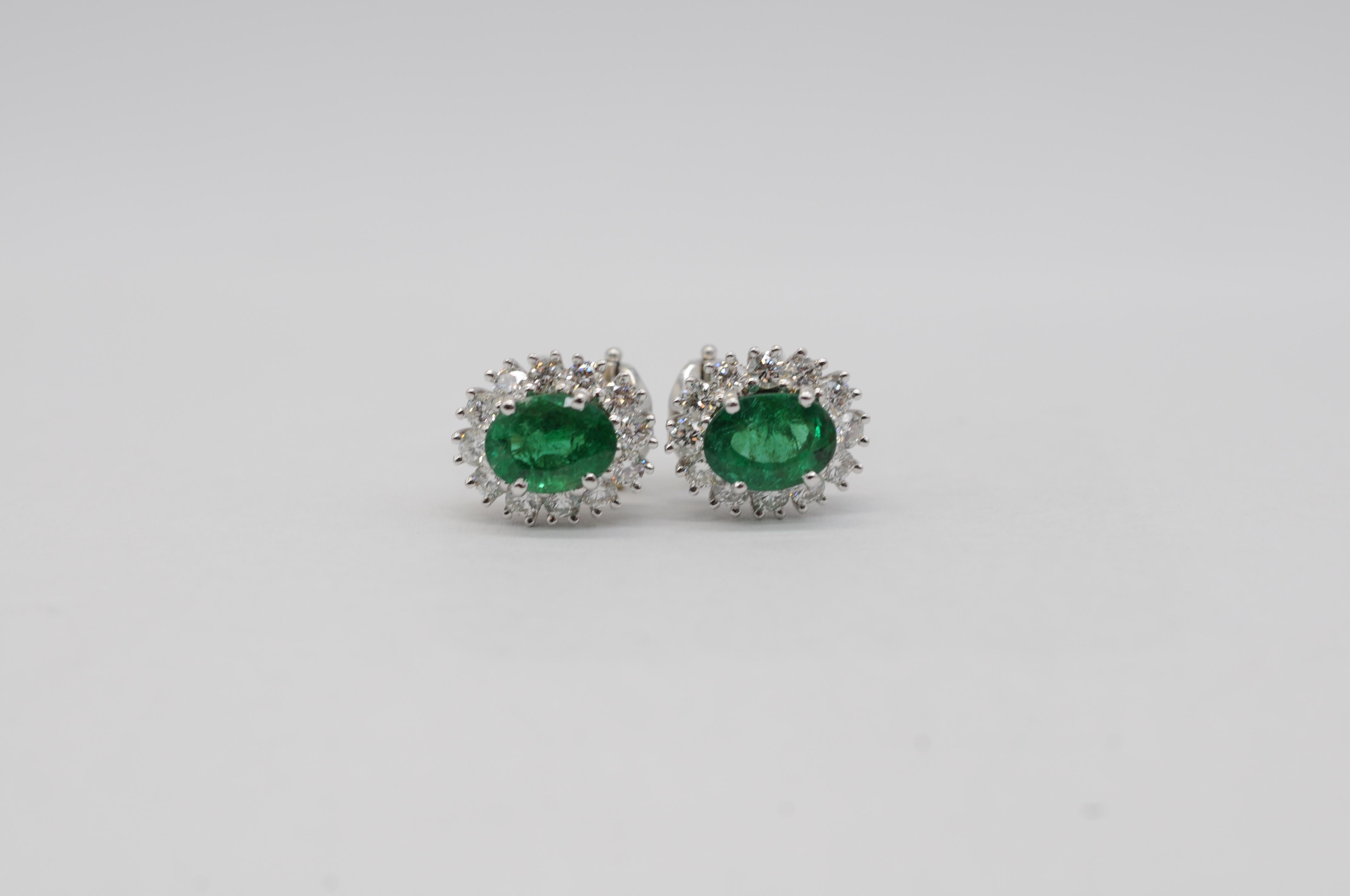 Majestic Emerald diamond earring (clip) in 18k white gold For Sale 7