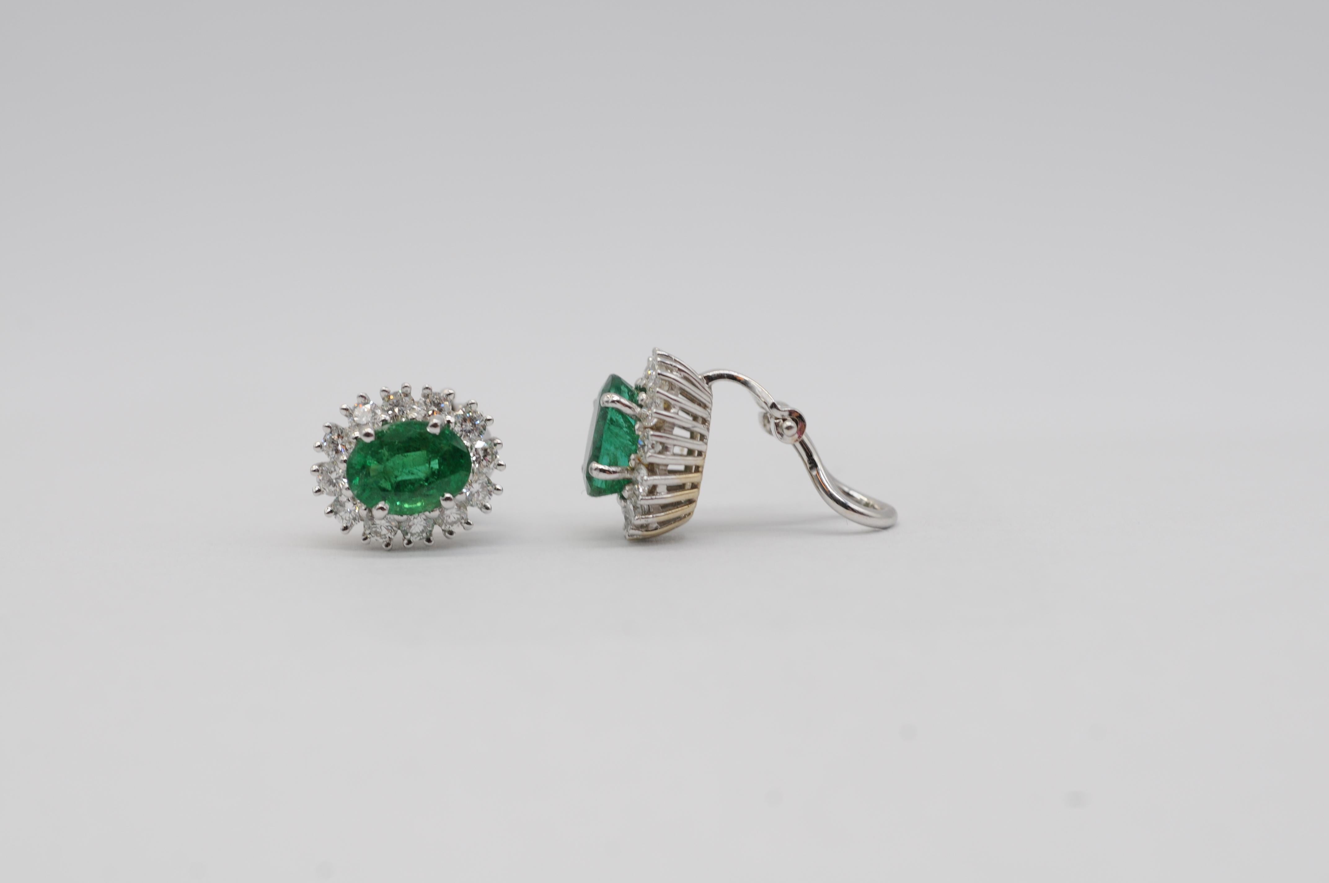 Majestic Emerald diamond earring (clip) in 18k white gold For Sale 8